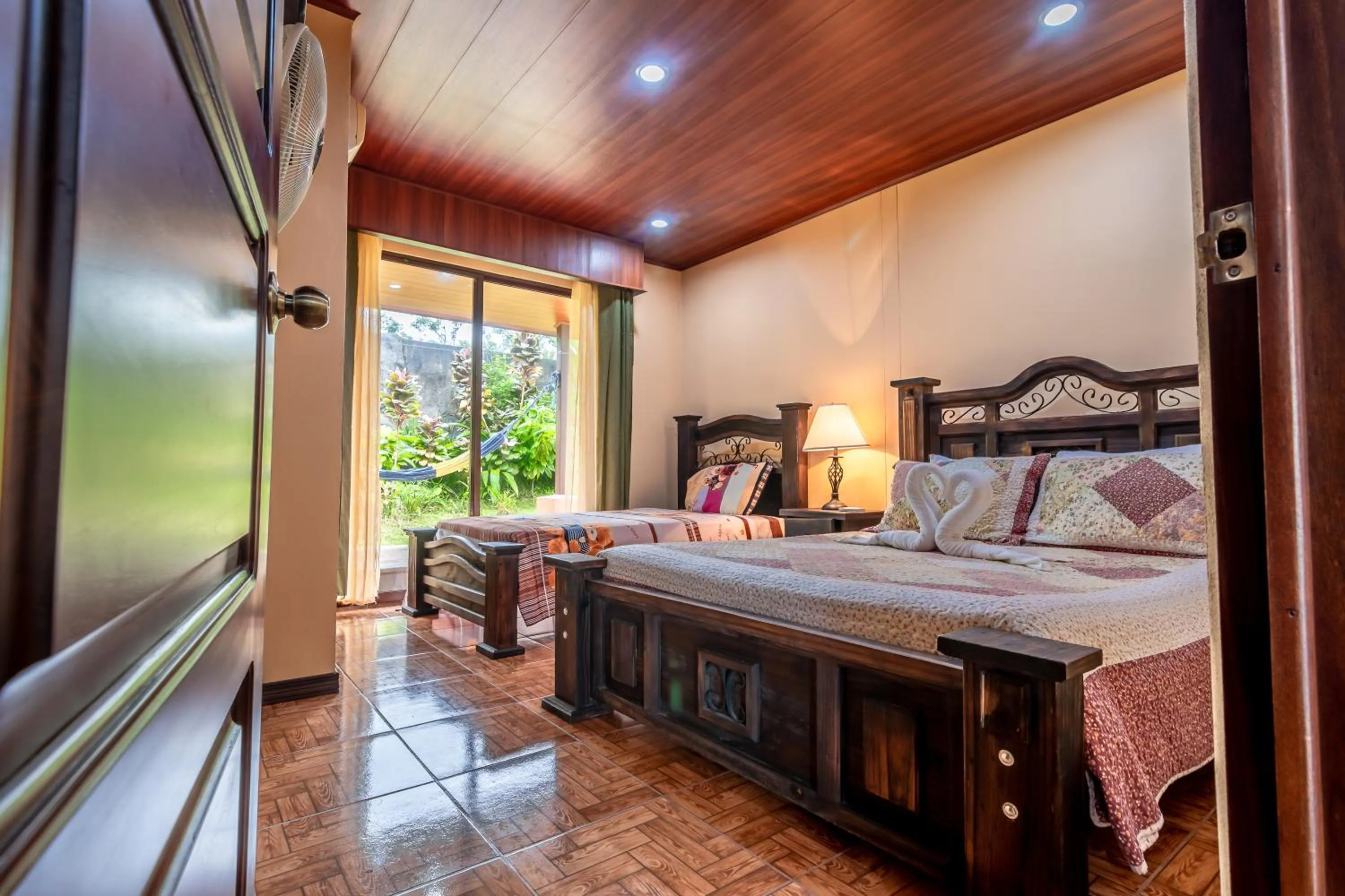Bedroom, Bed in Aunty Arenal Lodge