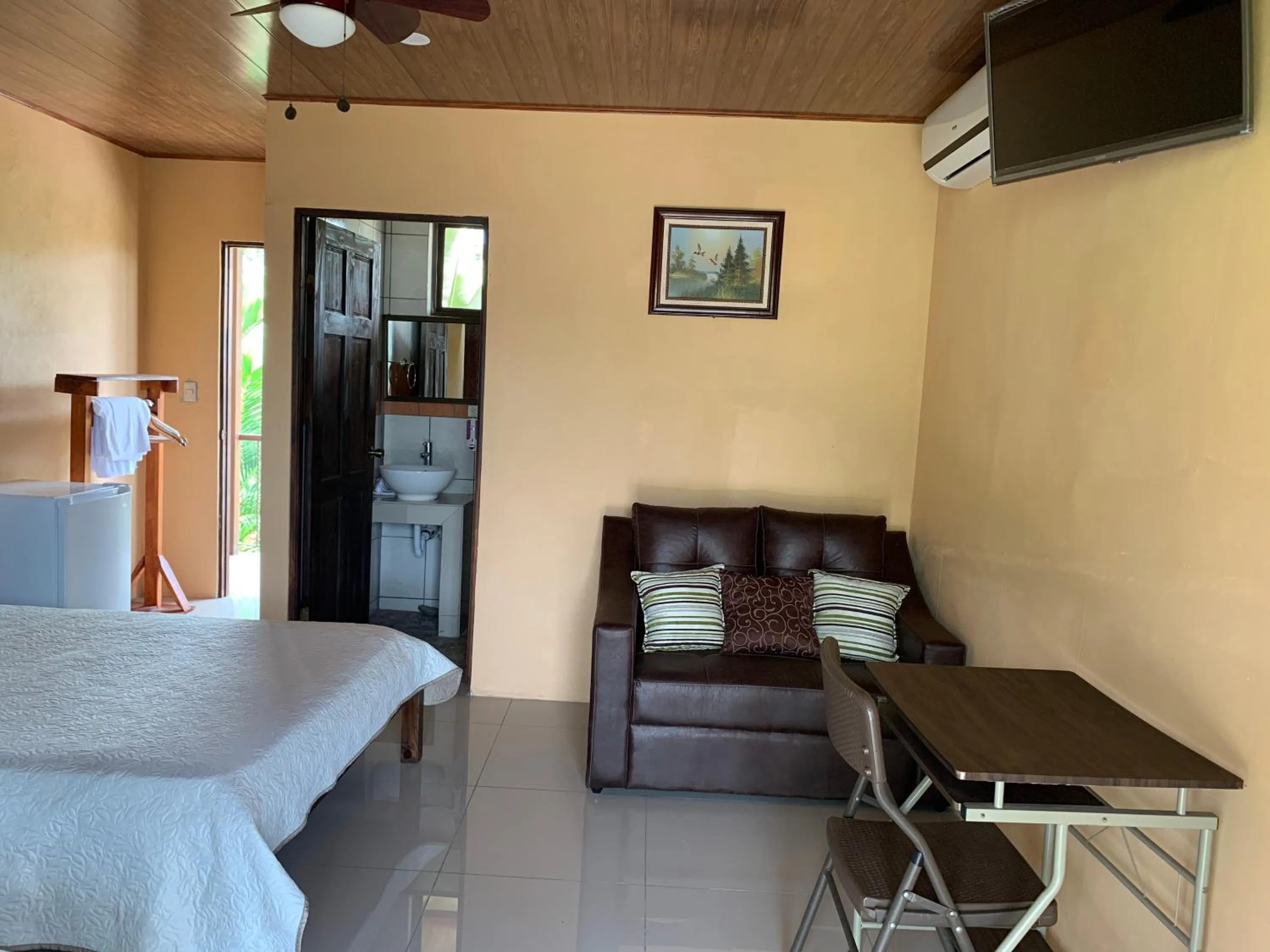 Bed in Aunty Arenal Lodge