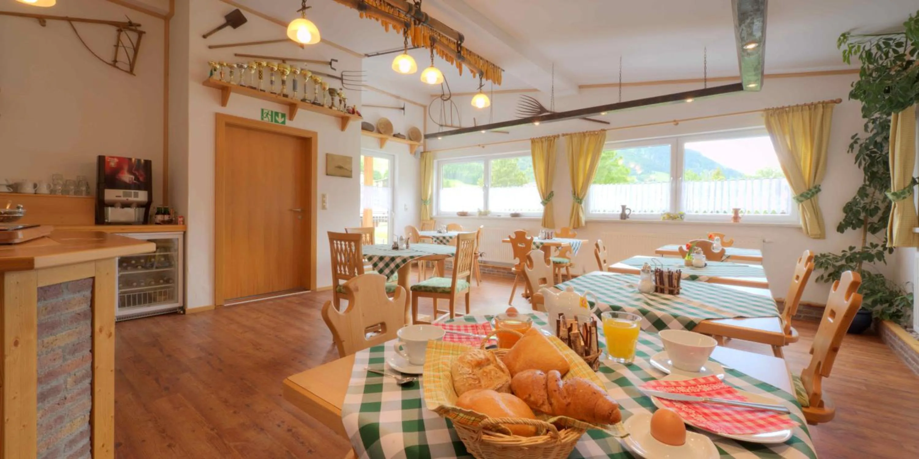 Coffee/tea facilities in Alpenstern rooms & suites