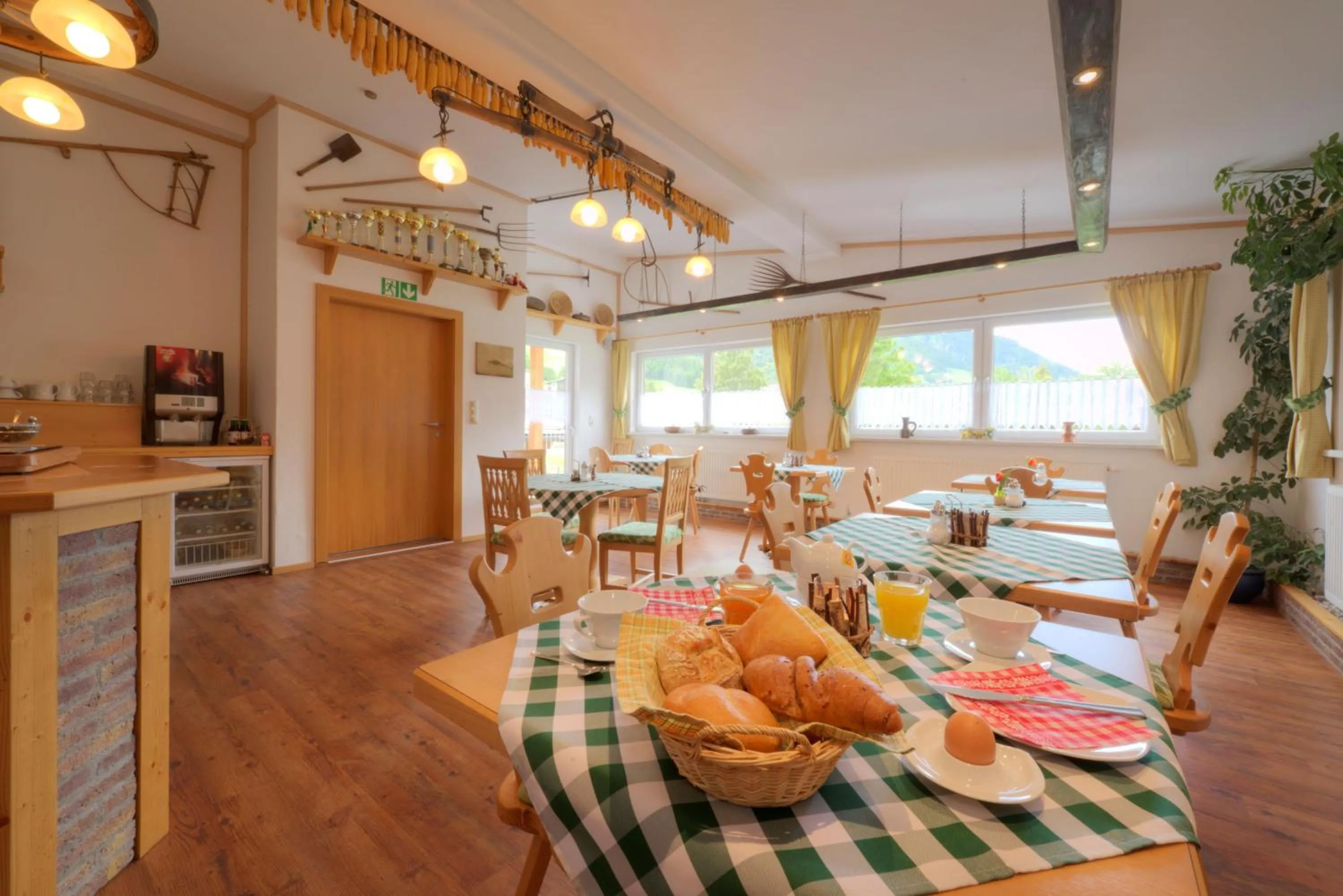 Breakfast in Alpenstern rooms & suites