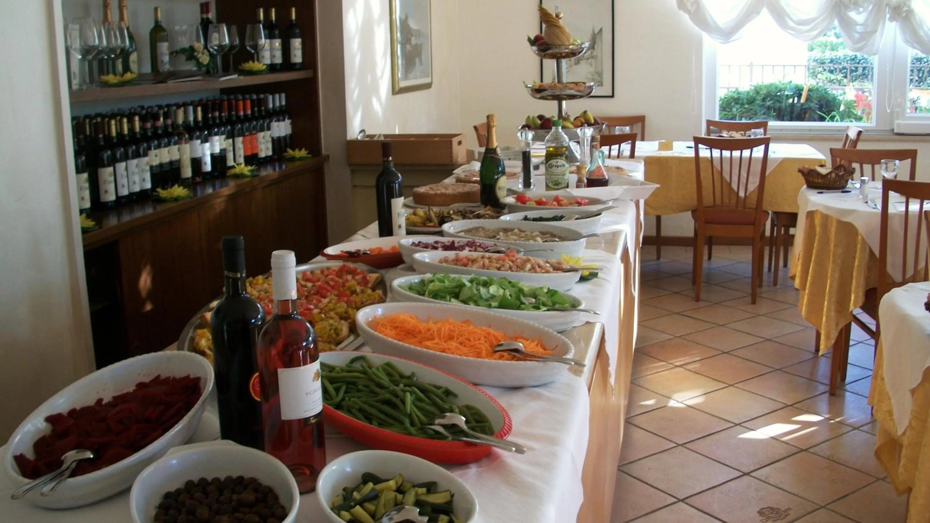 Restaurant/places to eat in Hotel Sylvia