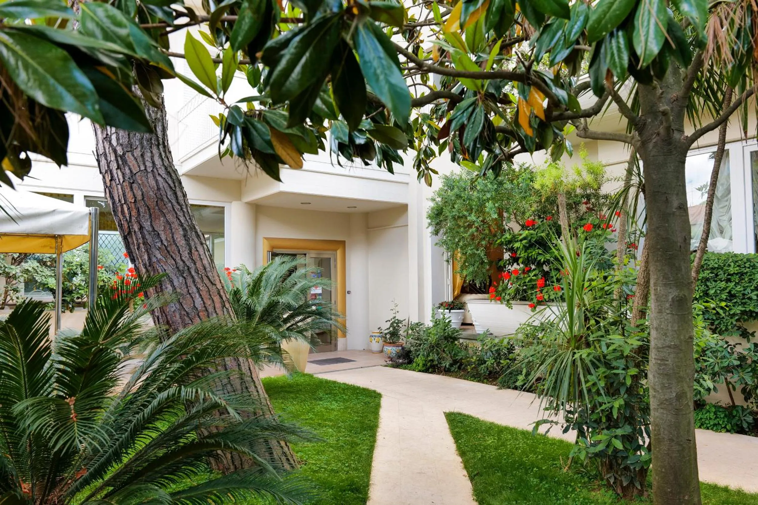 Facade/entrance in Hotel Sylvia