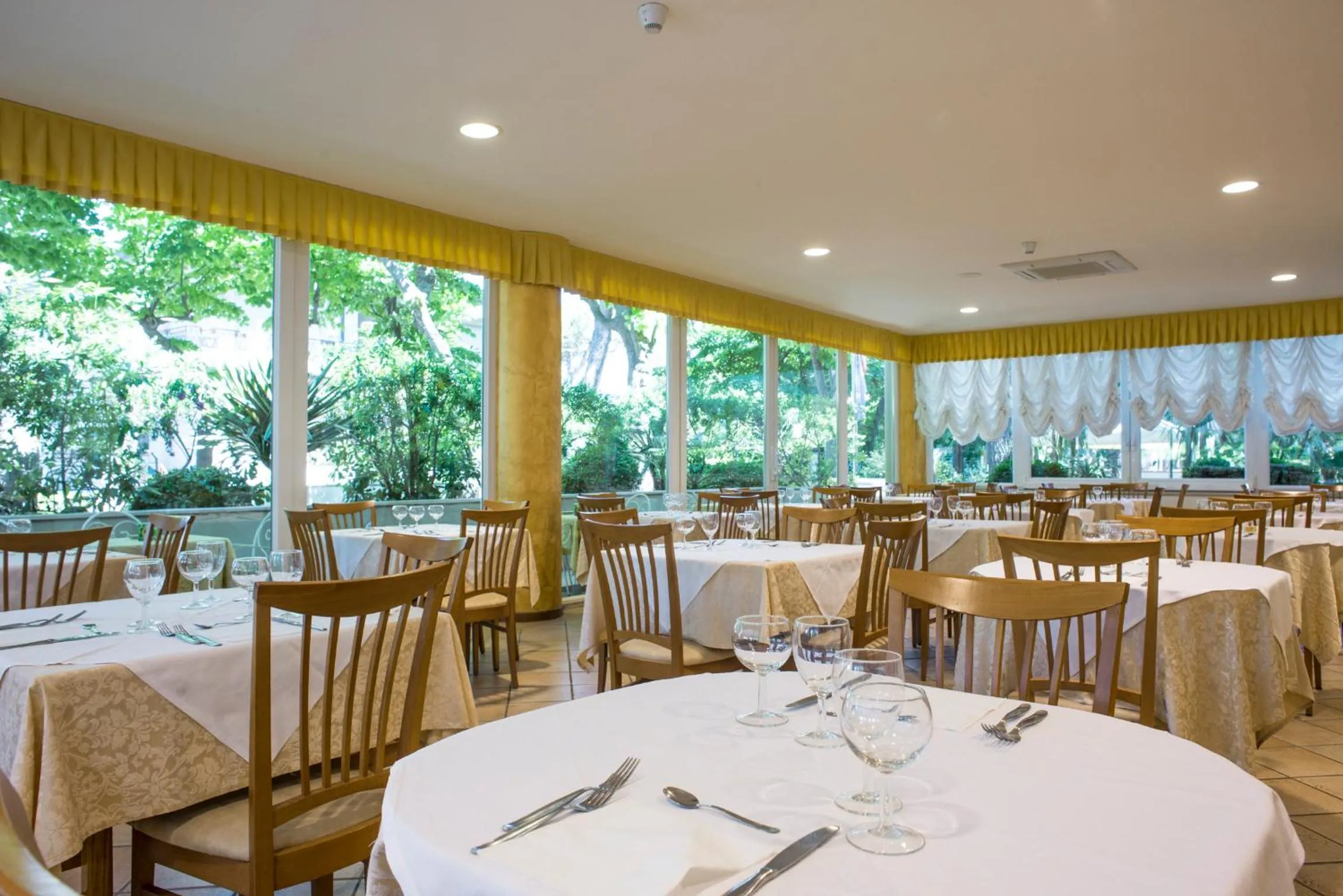 Restaurant/places to eat in Hotel Sylvia