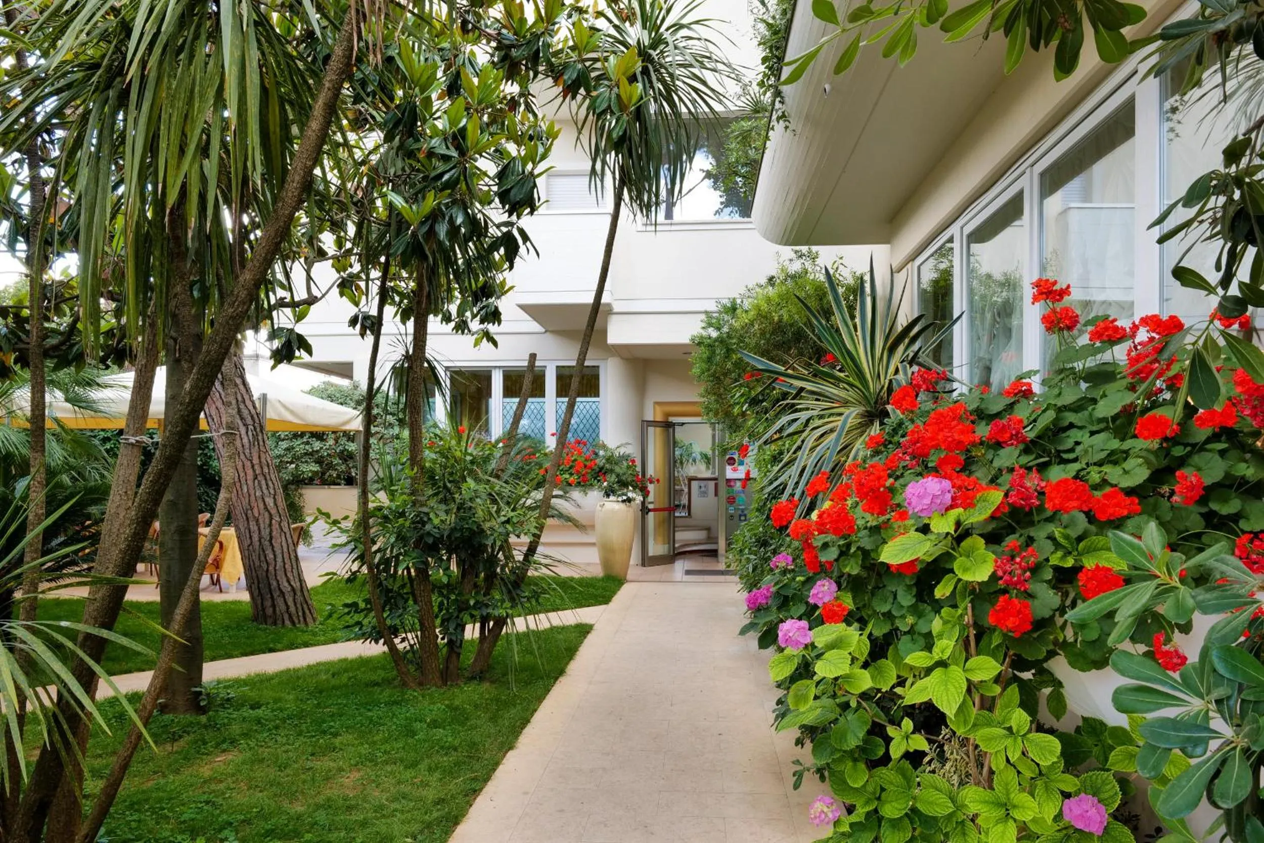 Facade/entrance in Hotel Sylvia