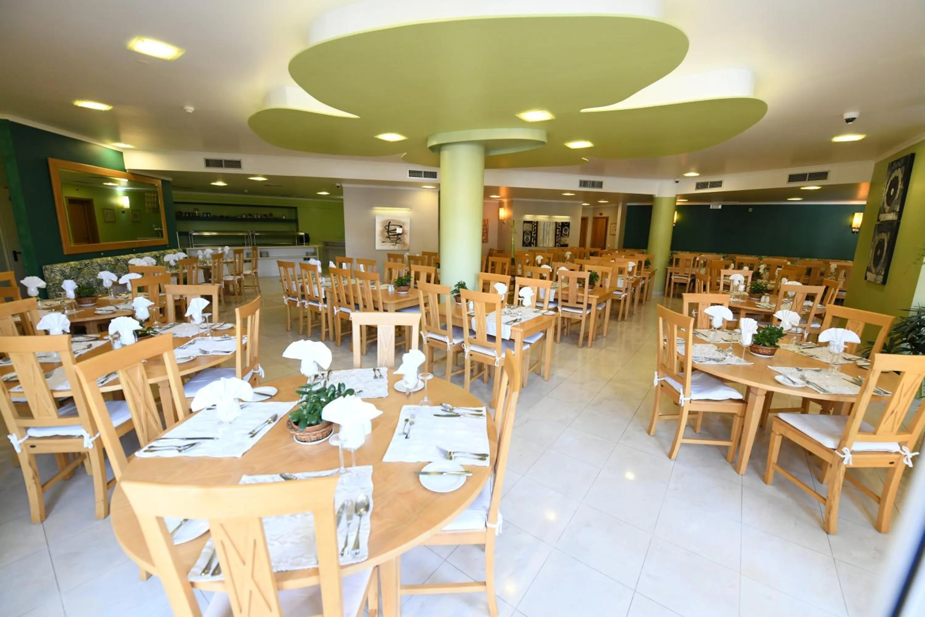Restaurant/places to eat in Hotel Do Campo