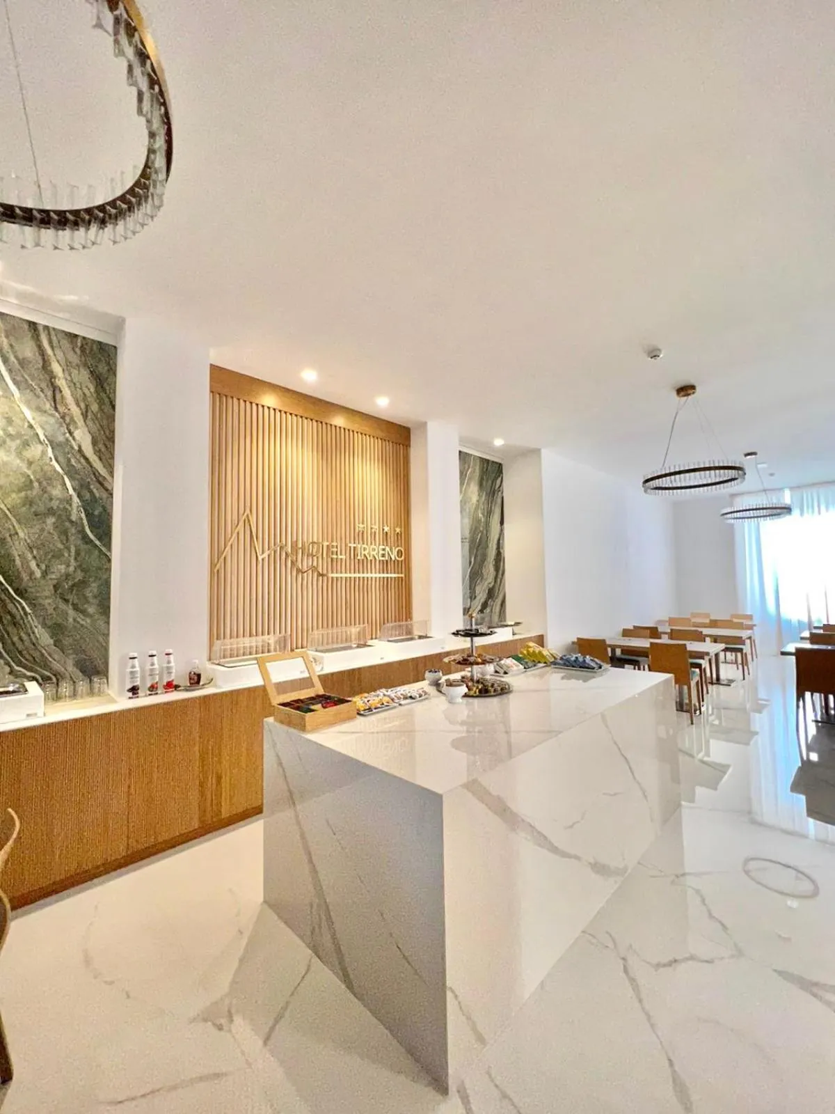 Breakfast in Hotel Tirreno