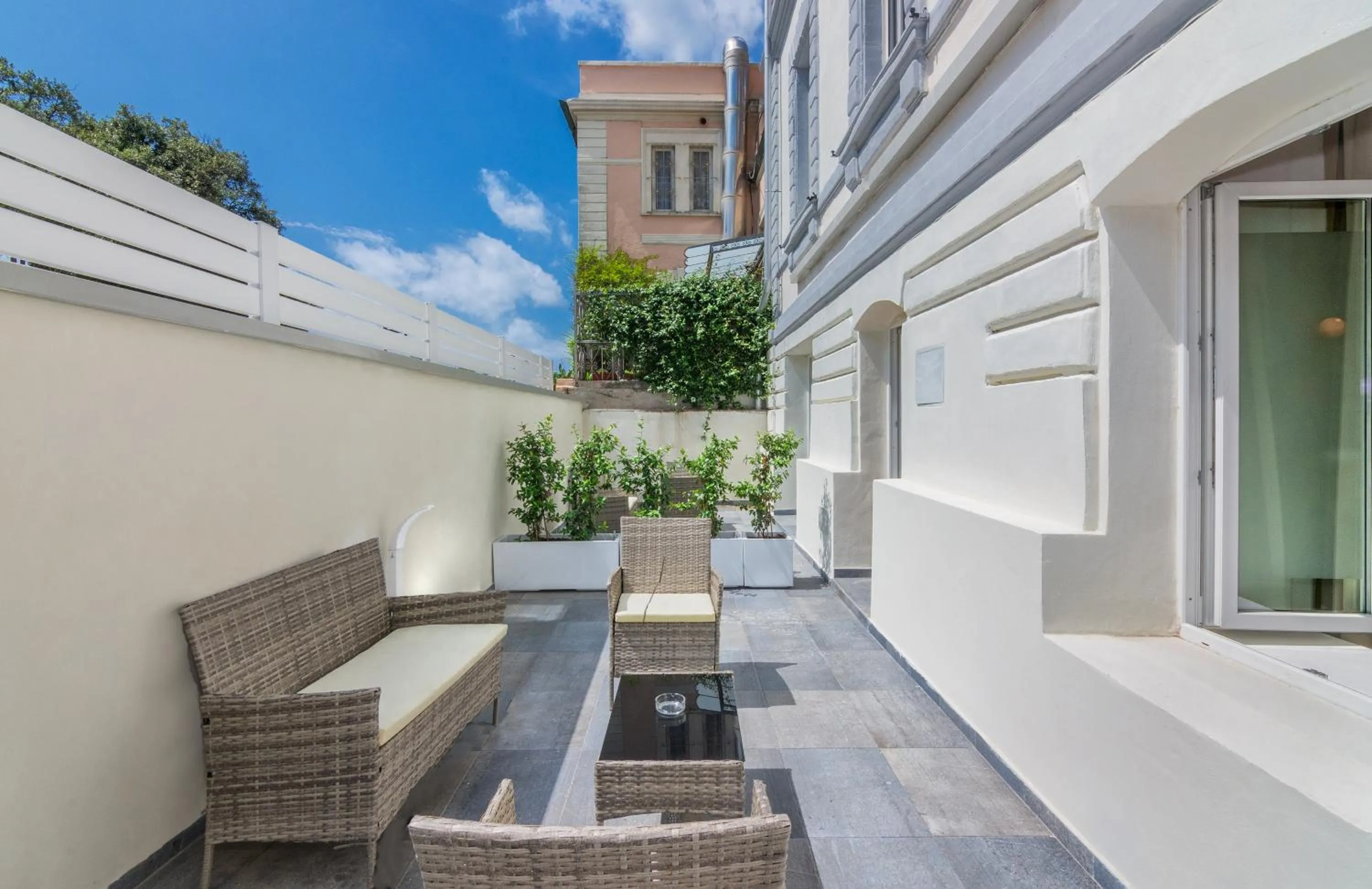 Patio in Hotel Tirreno