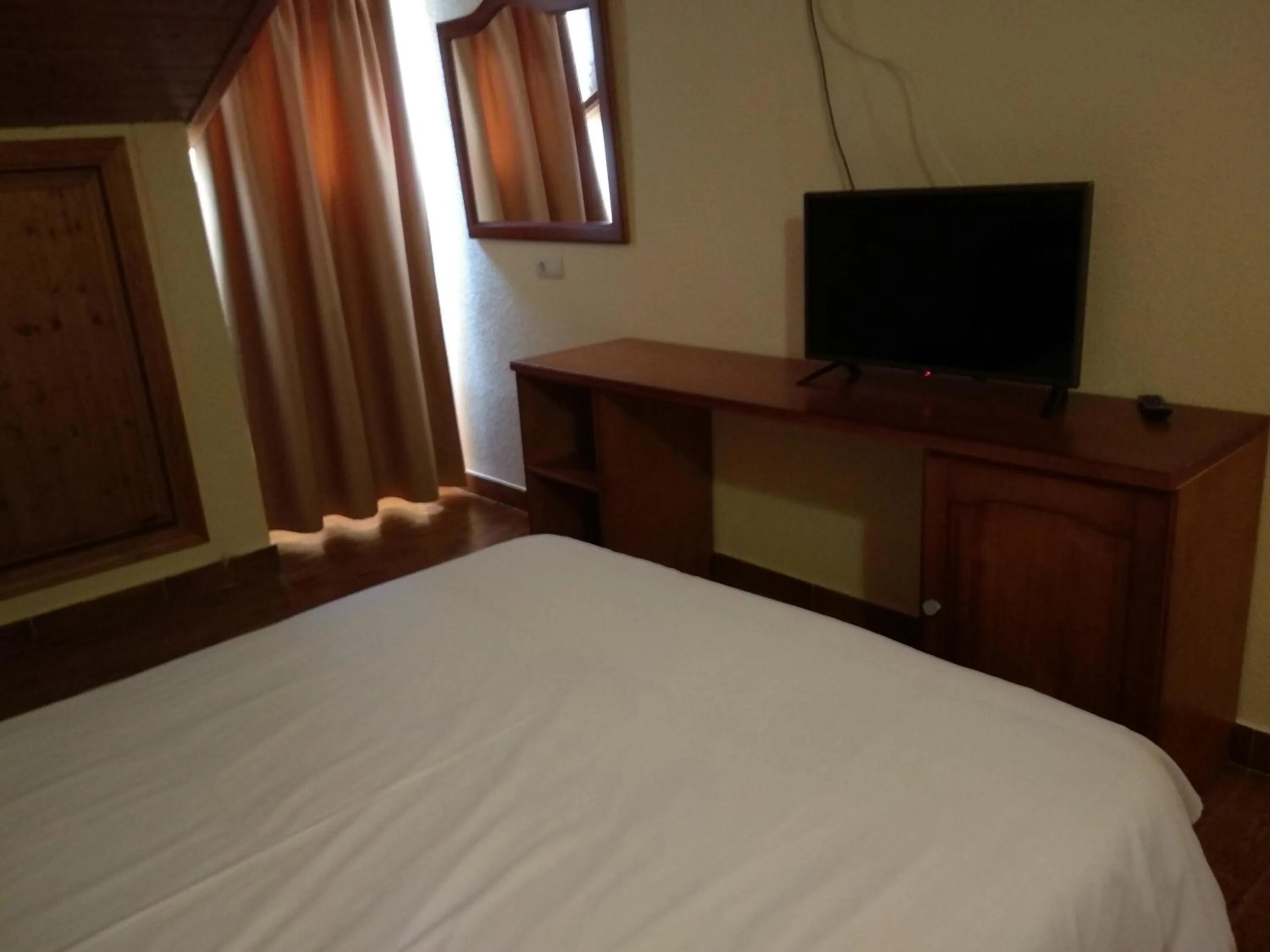 TV and multimedia, Bed in Hotel Sierra Oriente