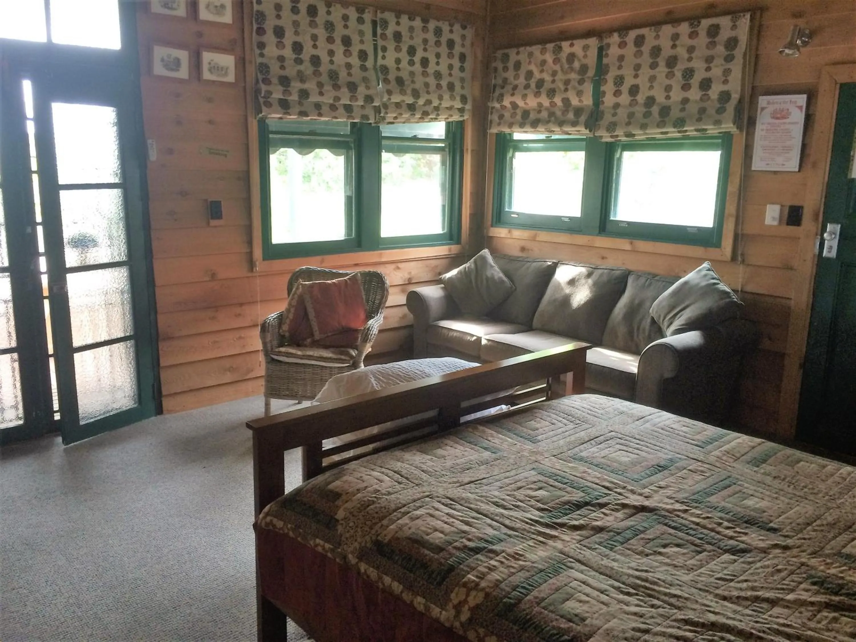 Photo of the whole room in Peppercorns B&B