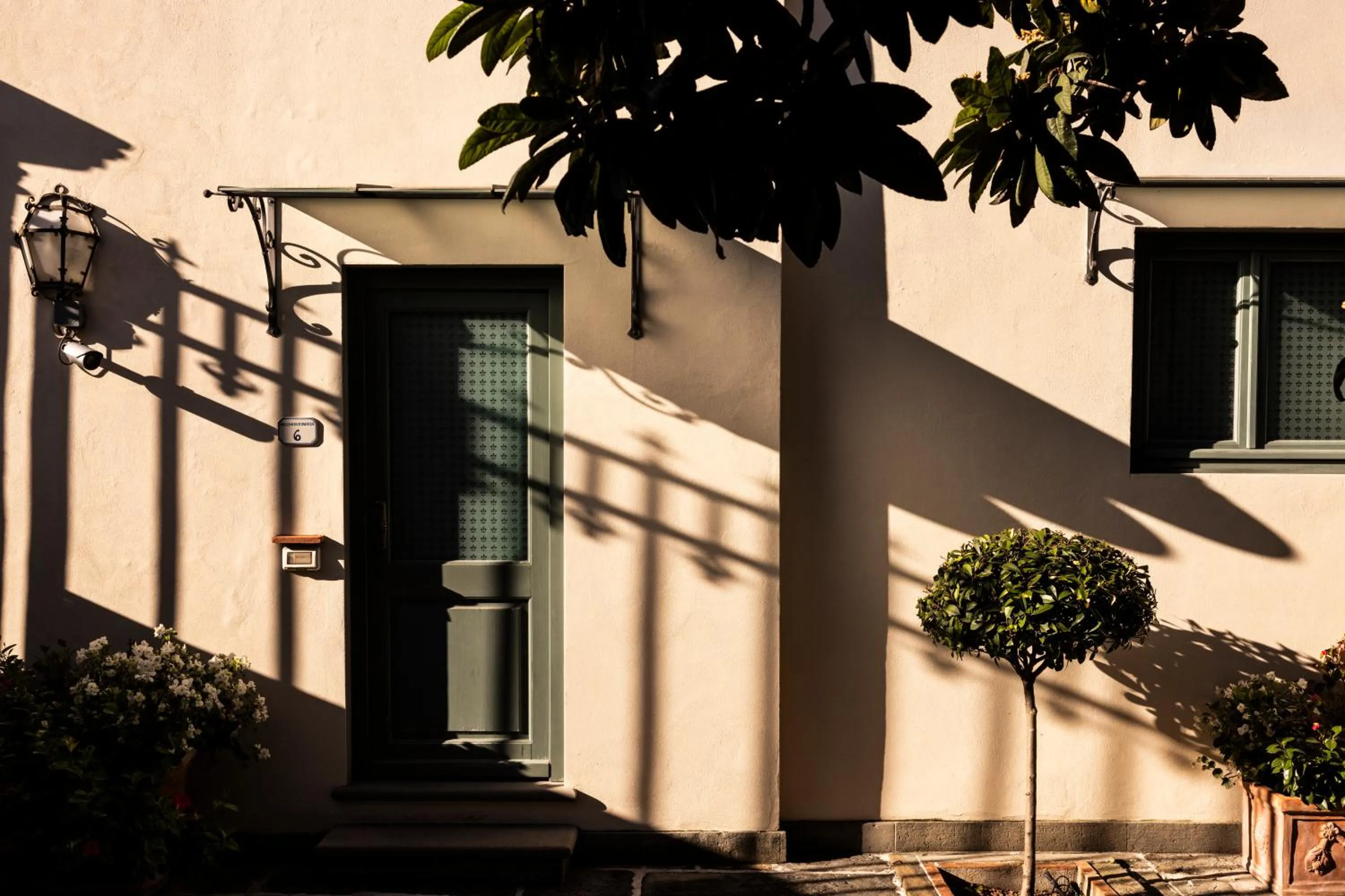 Inner courtyard view in Hotel Mulino di Firenze - WorldHotels Crafted
