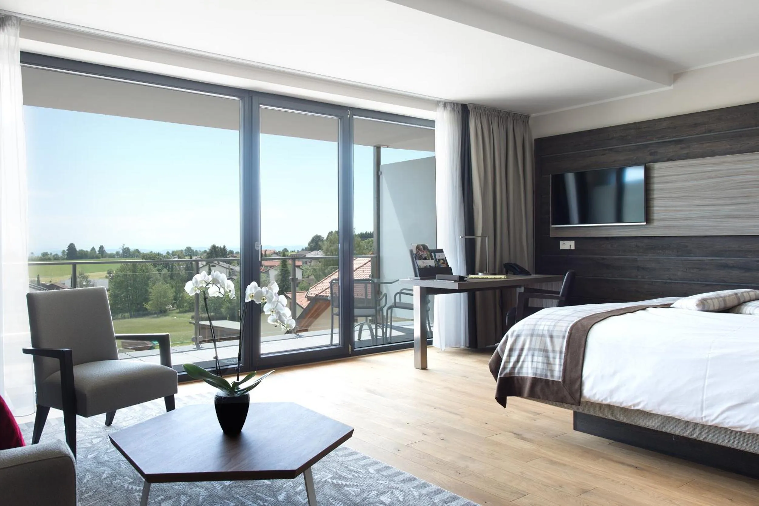 Photo of the whole room, Bed in Bio- und Wellnesshotel Alpenblick