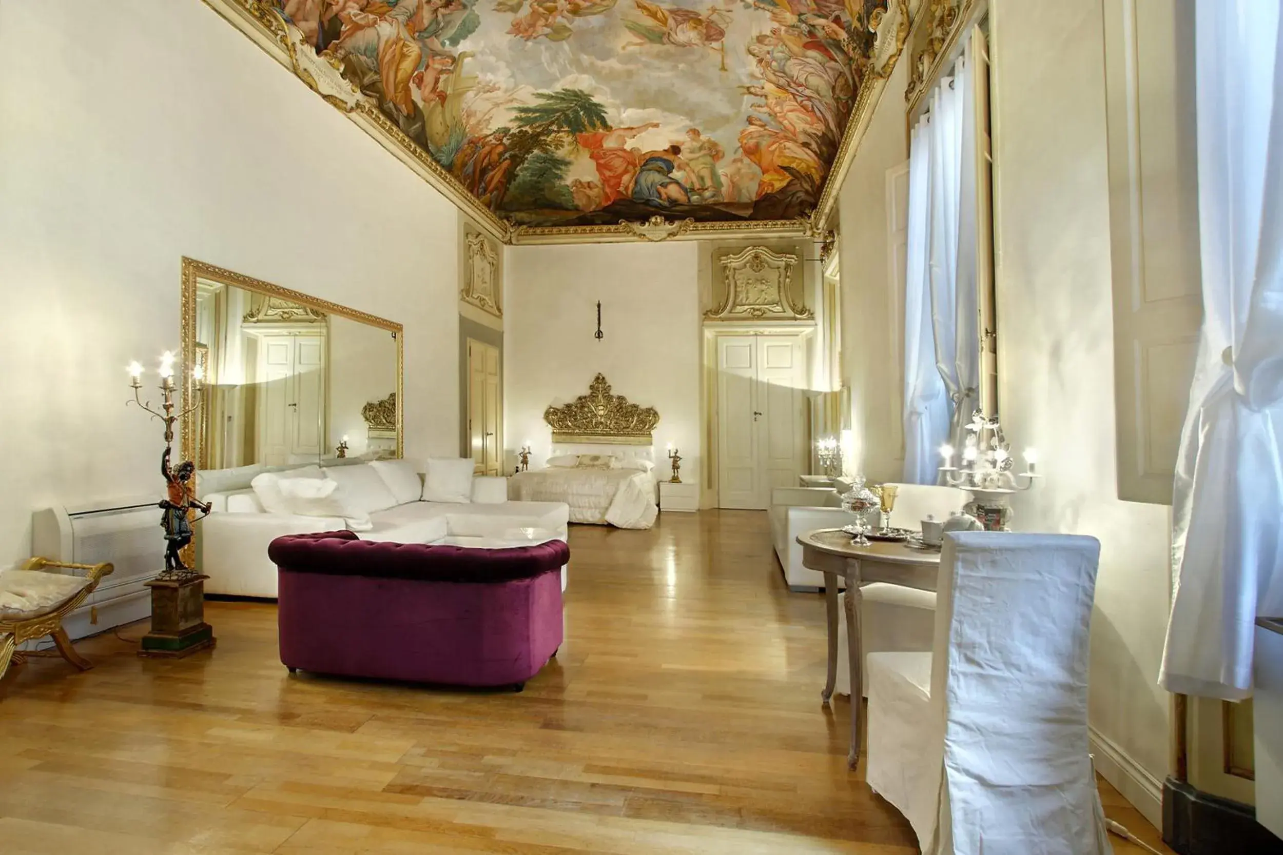 Deluxe Suite in Palazzo Tolomei - Residenza D'Epoca Deluxe Suite in Palazzo Tolomei - Residenza D'Epoca