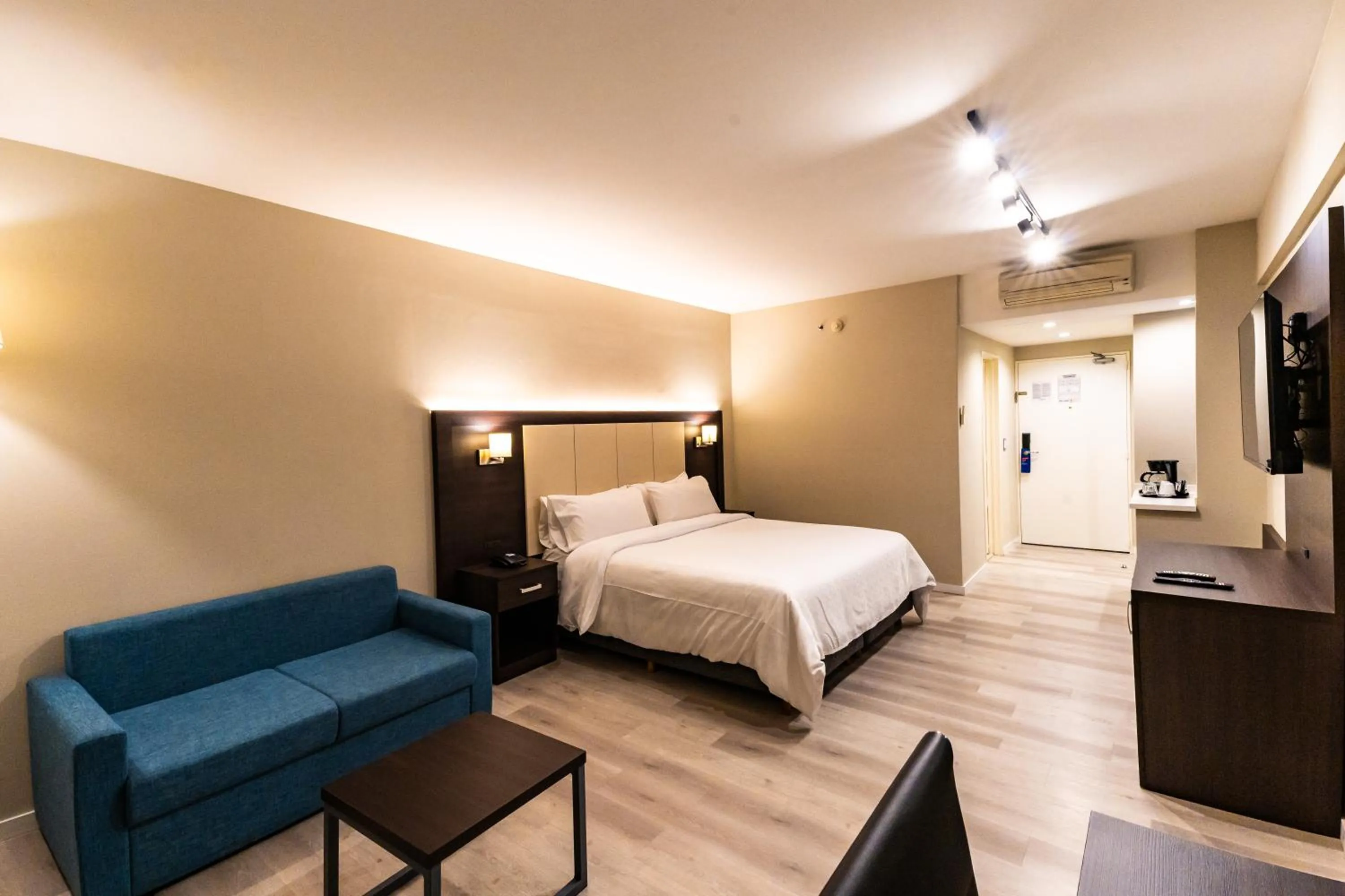 Bed in Holiday Inn Express Rosario by IHG