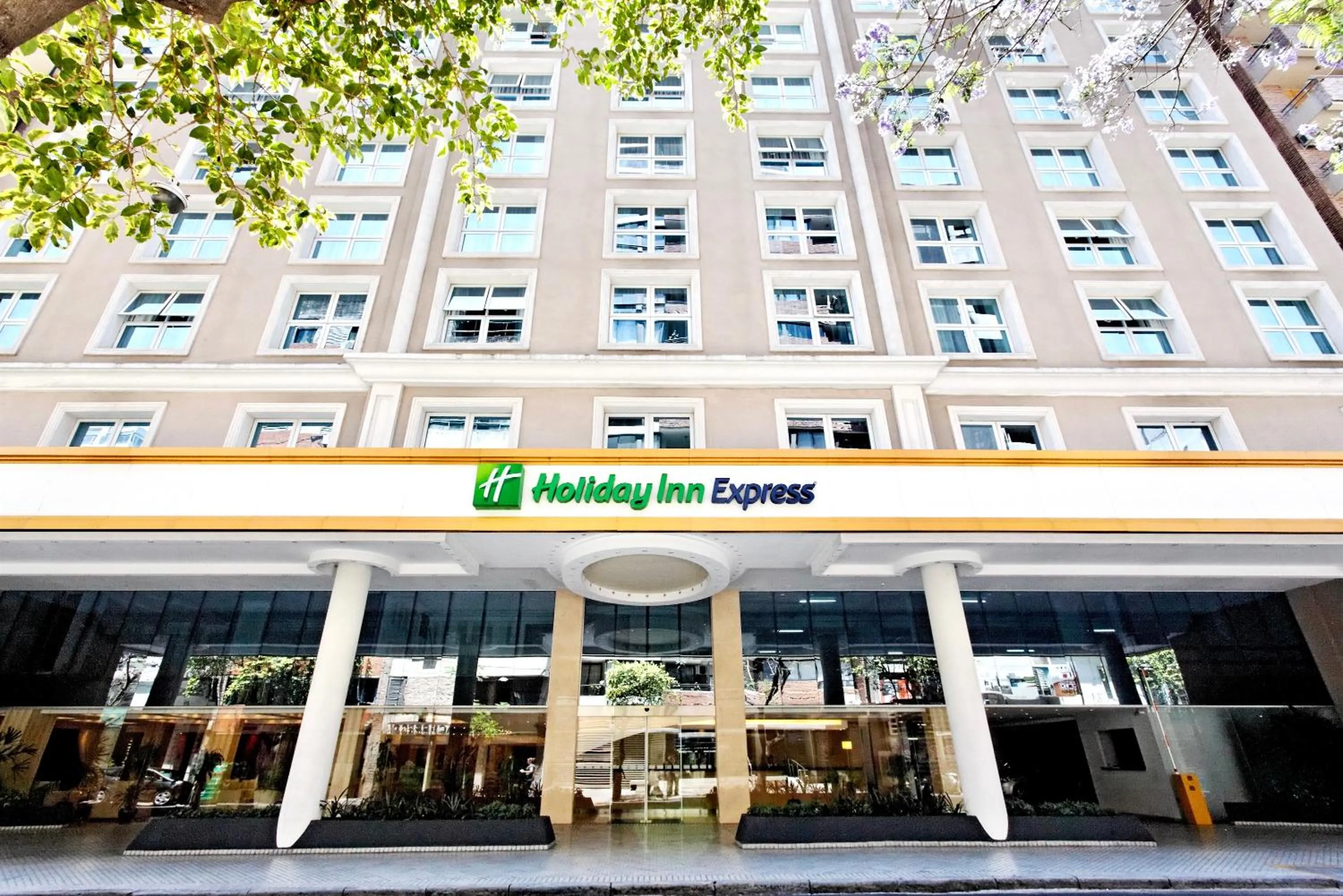 Facade/entrance in Holiday Inn Express Rosario by IHG
