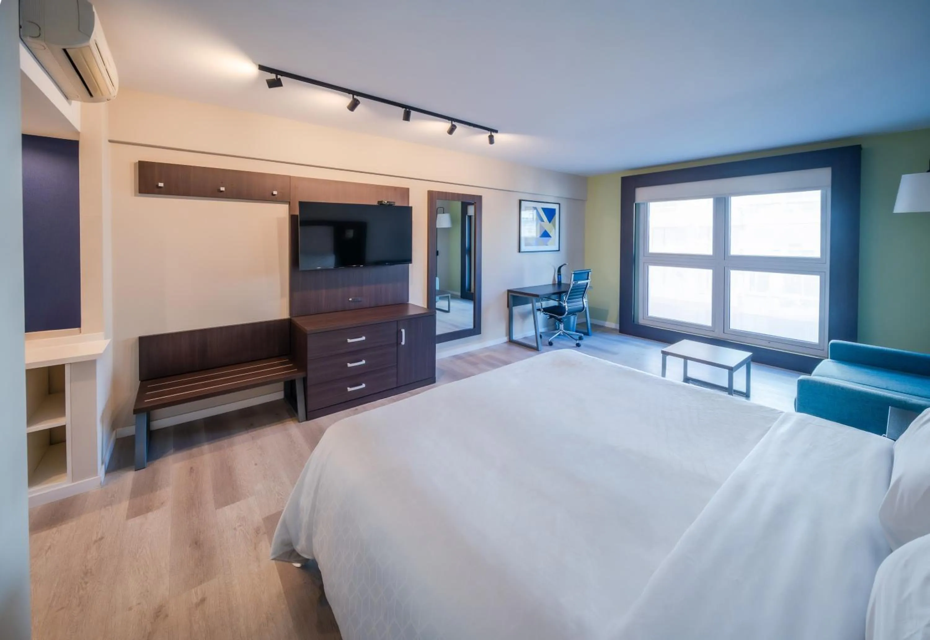 Bed in Holiday Inn Express Rosario by IHG