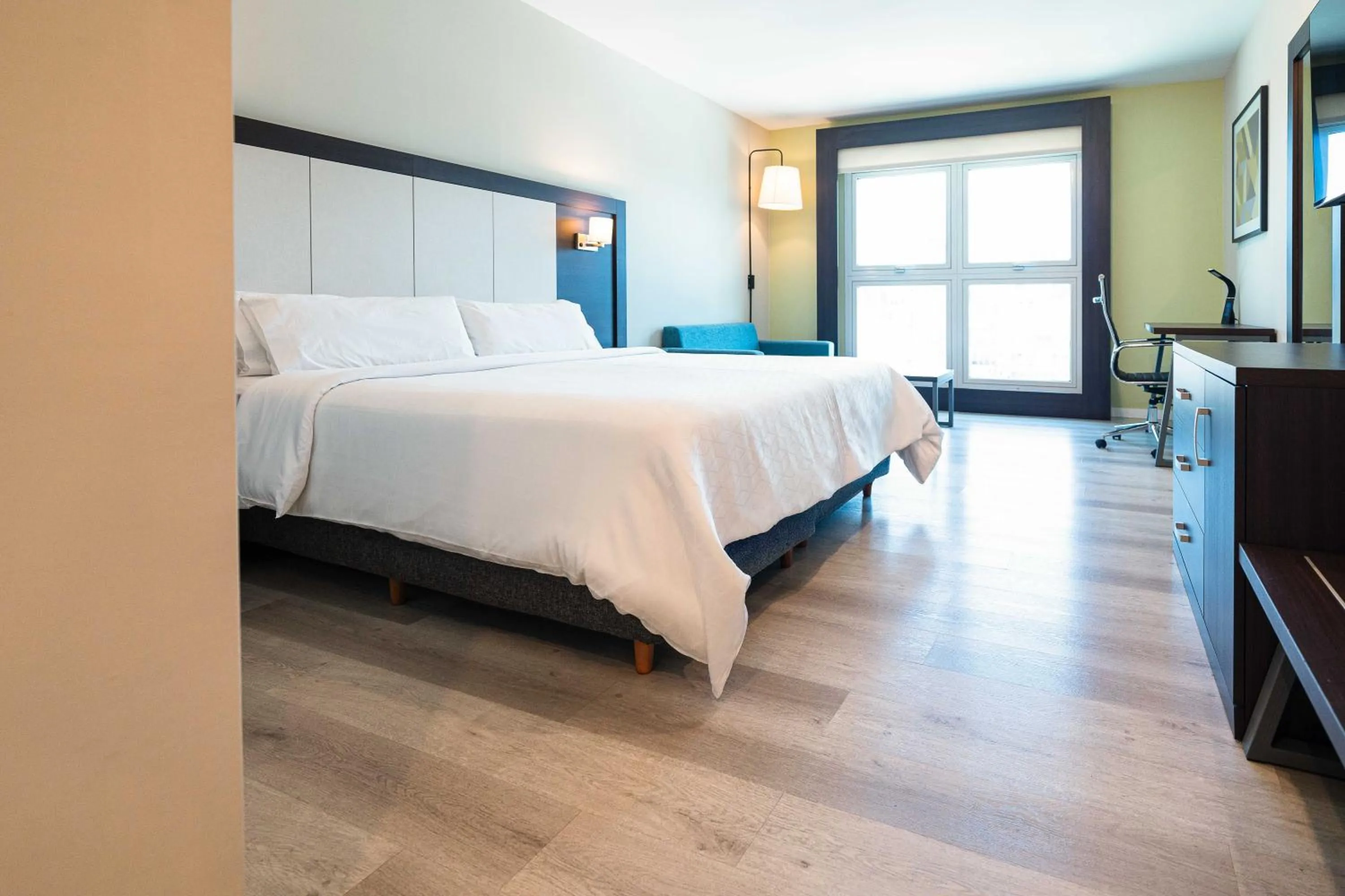 Bed in Holiday Inn Express Rosario by IHG