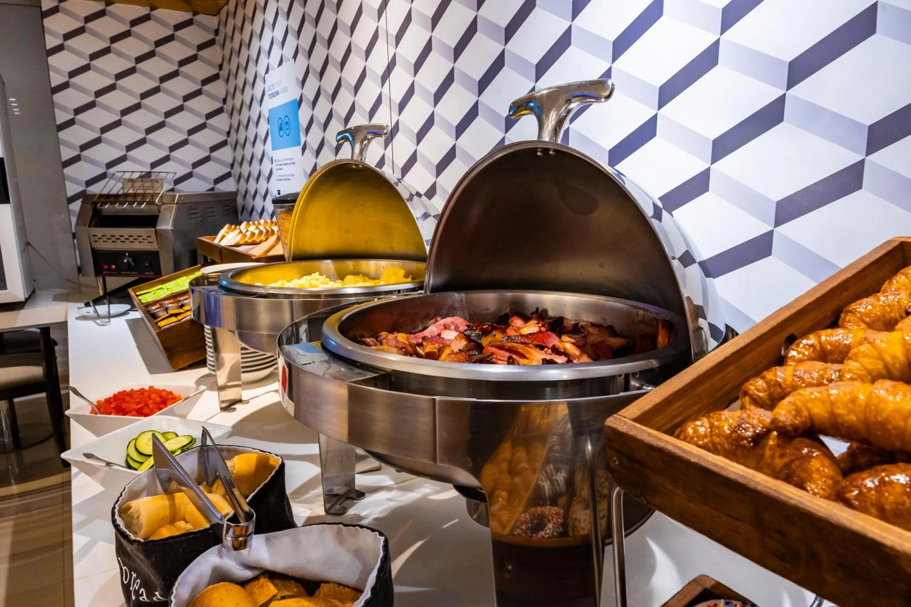 Breakfast in Holiday Inn Express Rosario by IHG