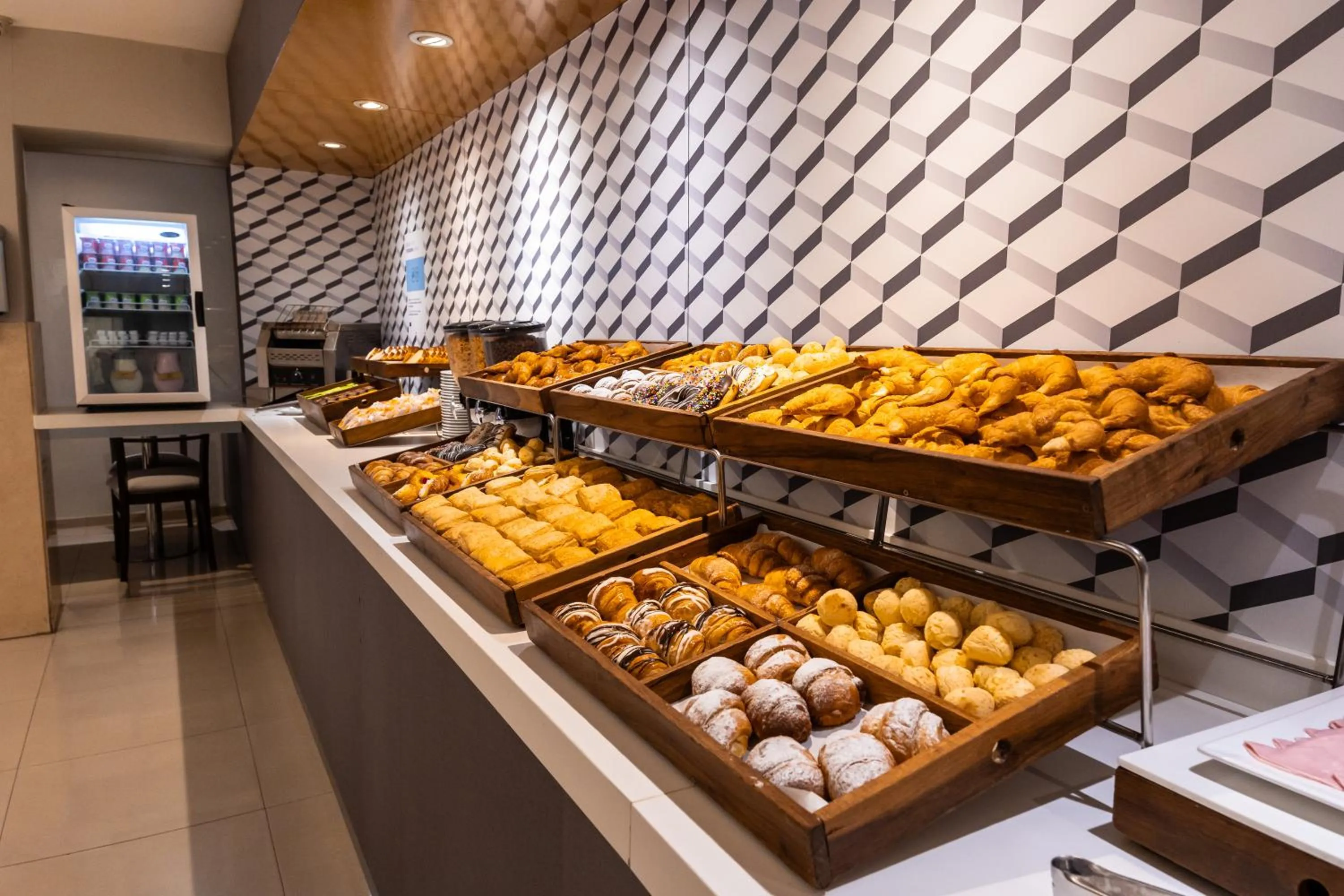 Breakfast in Holiday Inn Express Rosario by IHG