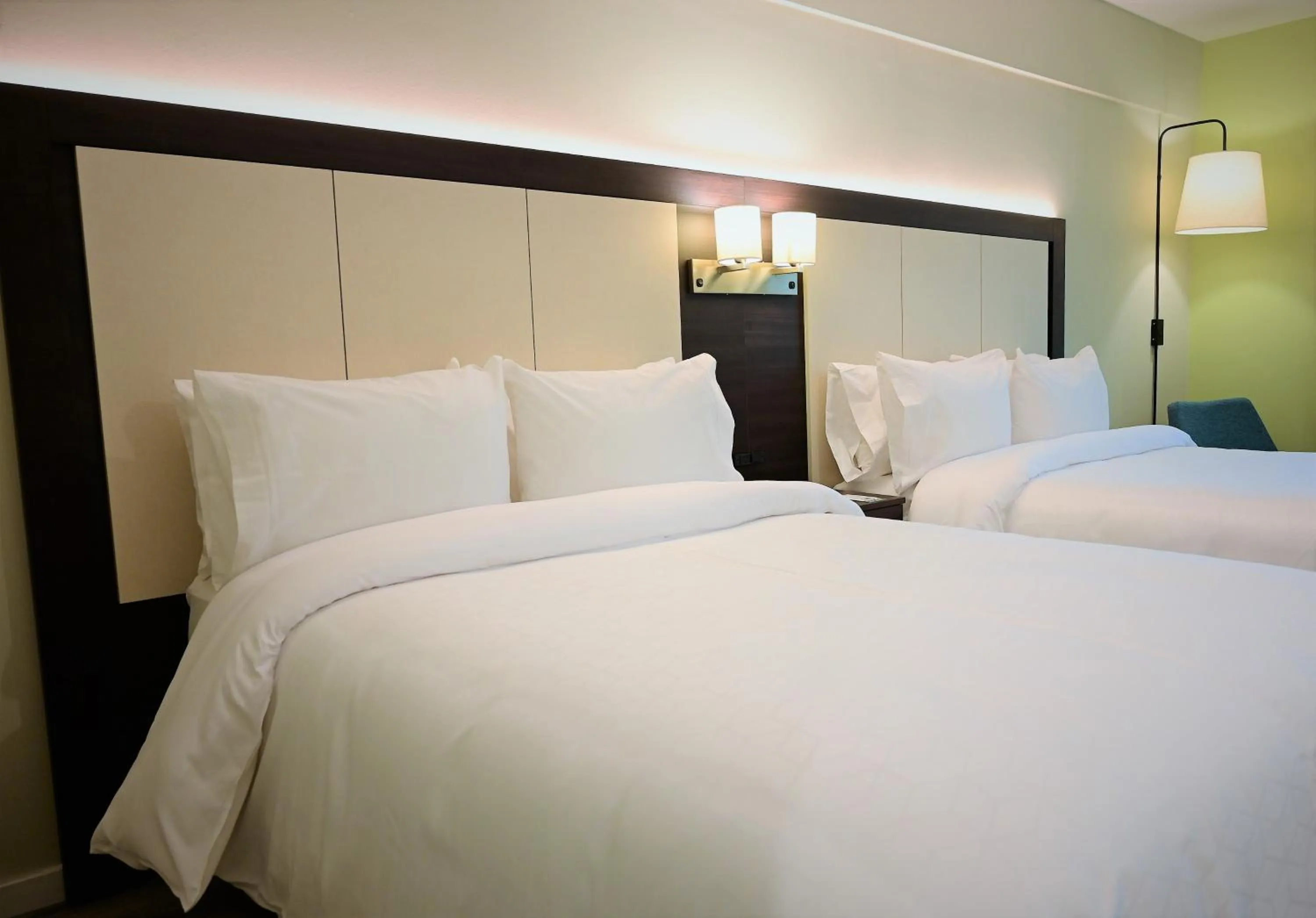 Bed in Holiday Inn Express Rosario by IHG