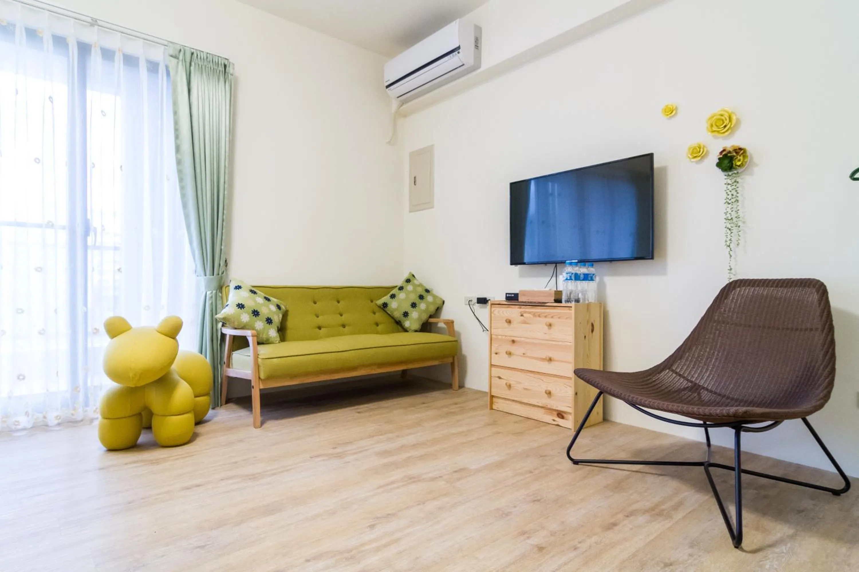 Decorative detail in Wendy's home Toucheng Mansion B