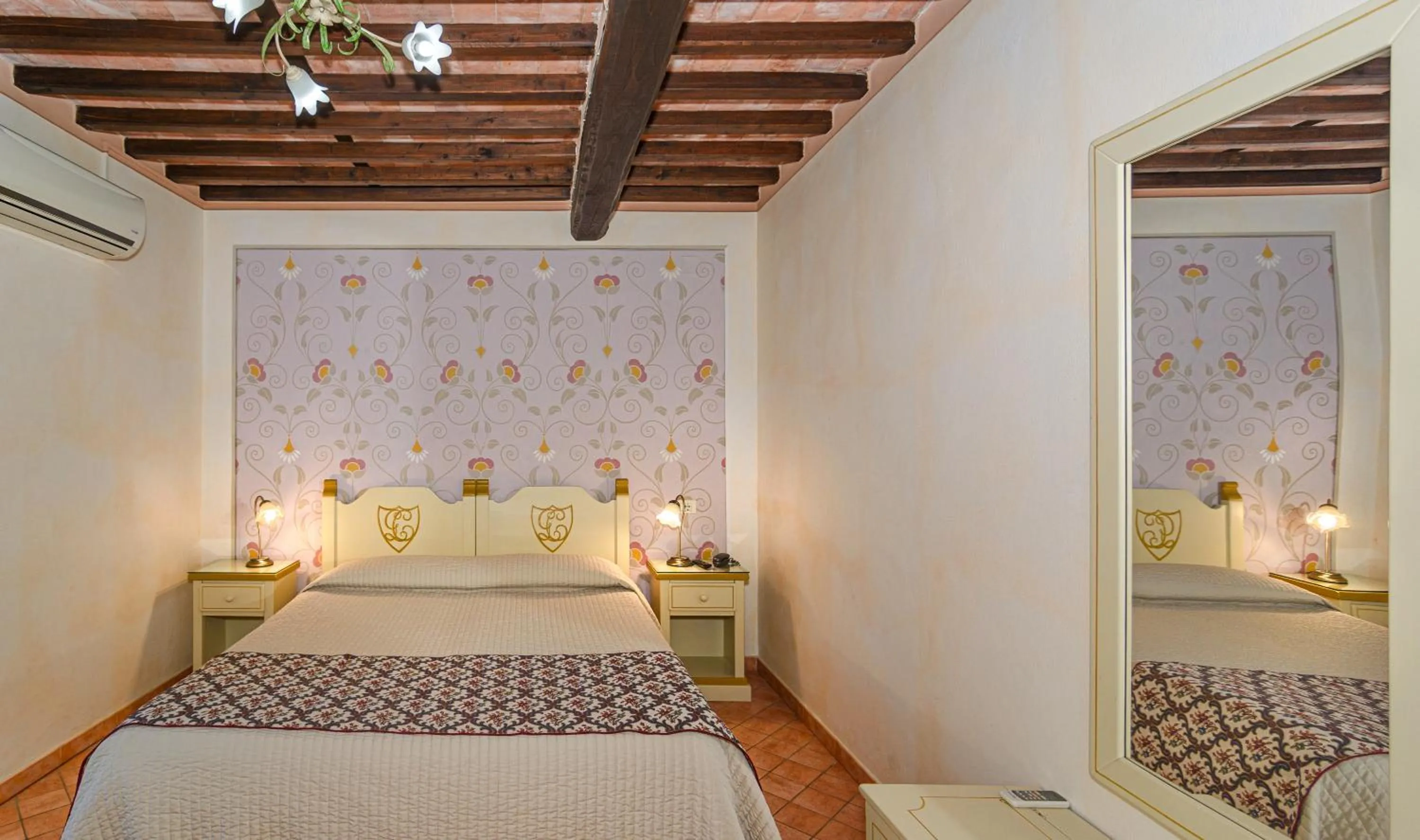 Bed in Hotel Villa Cheli