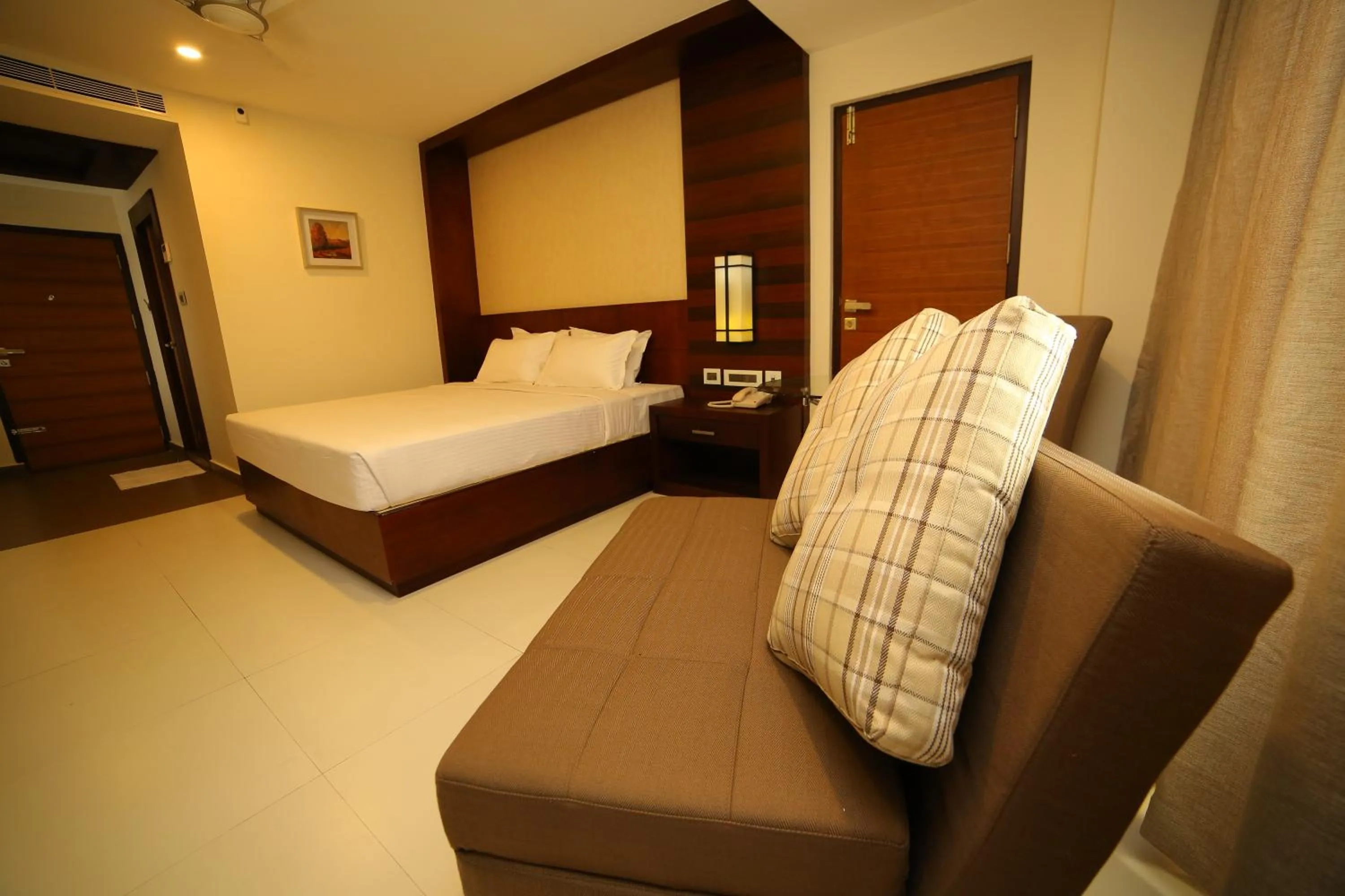 Bedroom, Bed in Vavas Inn & Suites