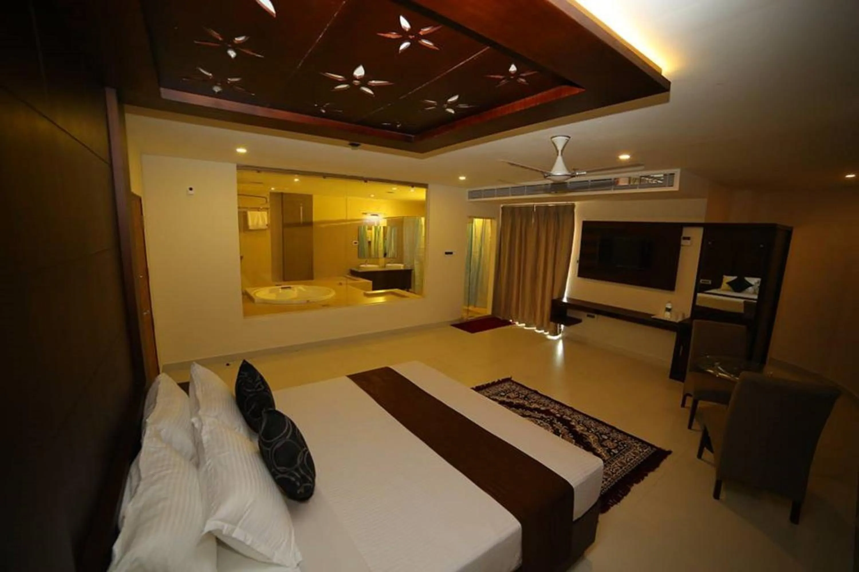 Bedroom, Bed in Vavas Inn & Suites