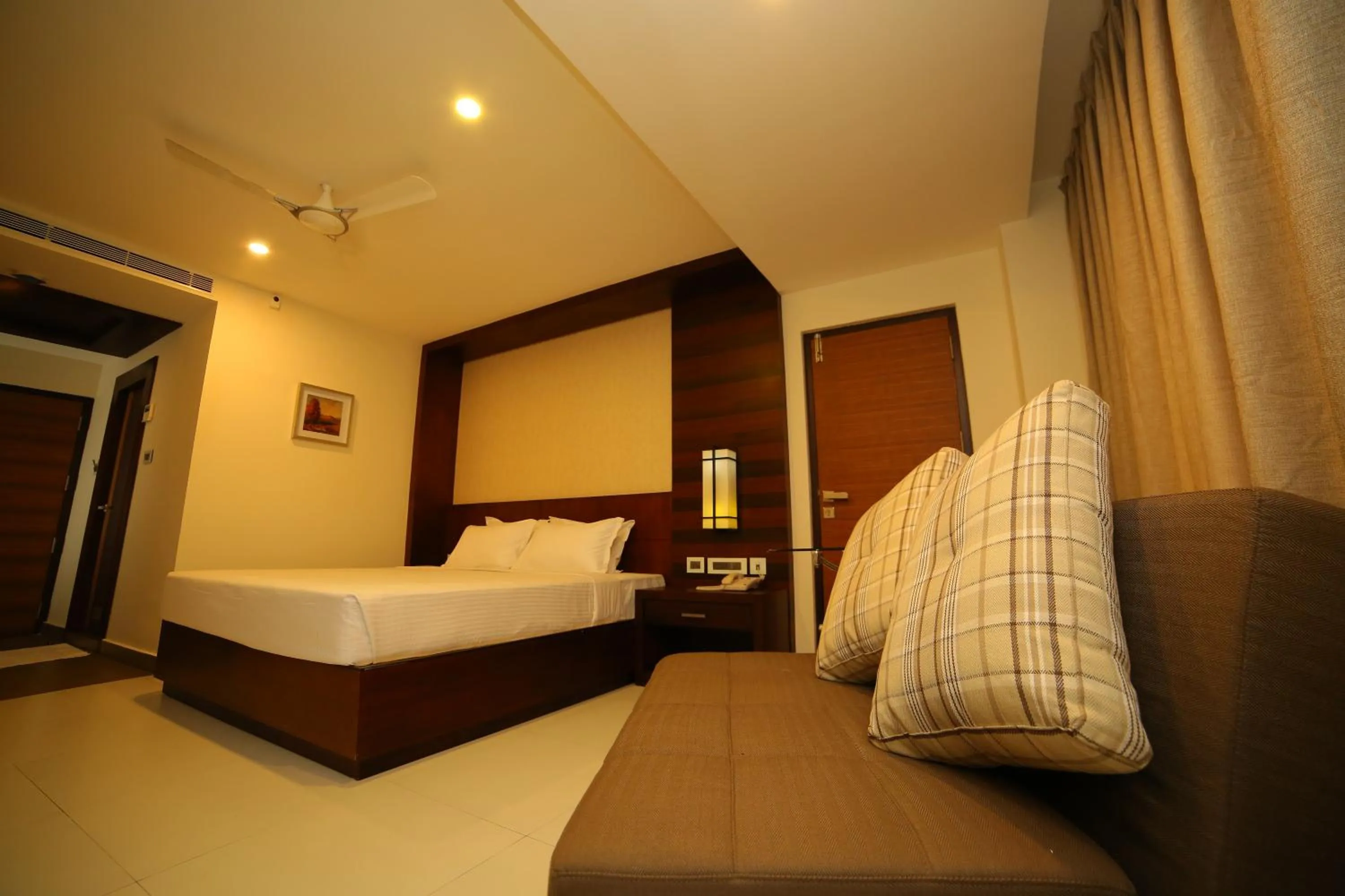 Bedroom, Bed in Vavas Inn & Suites