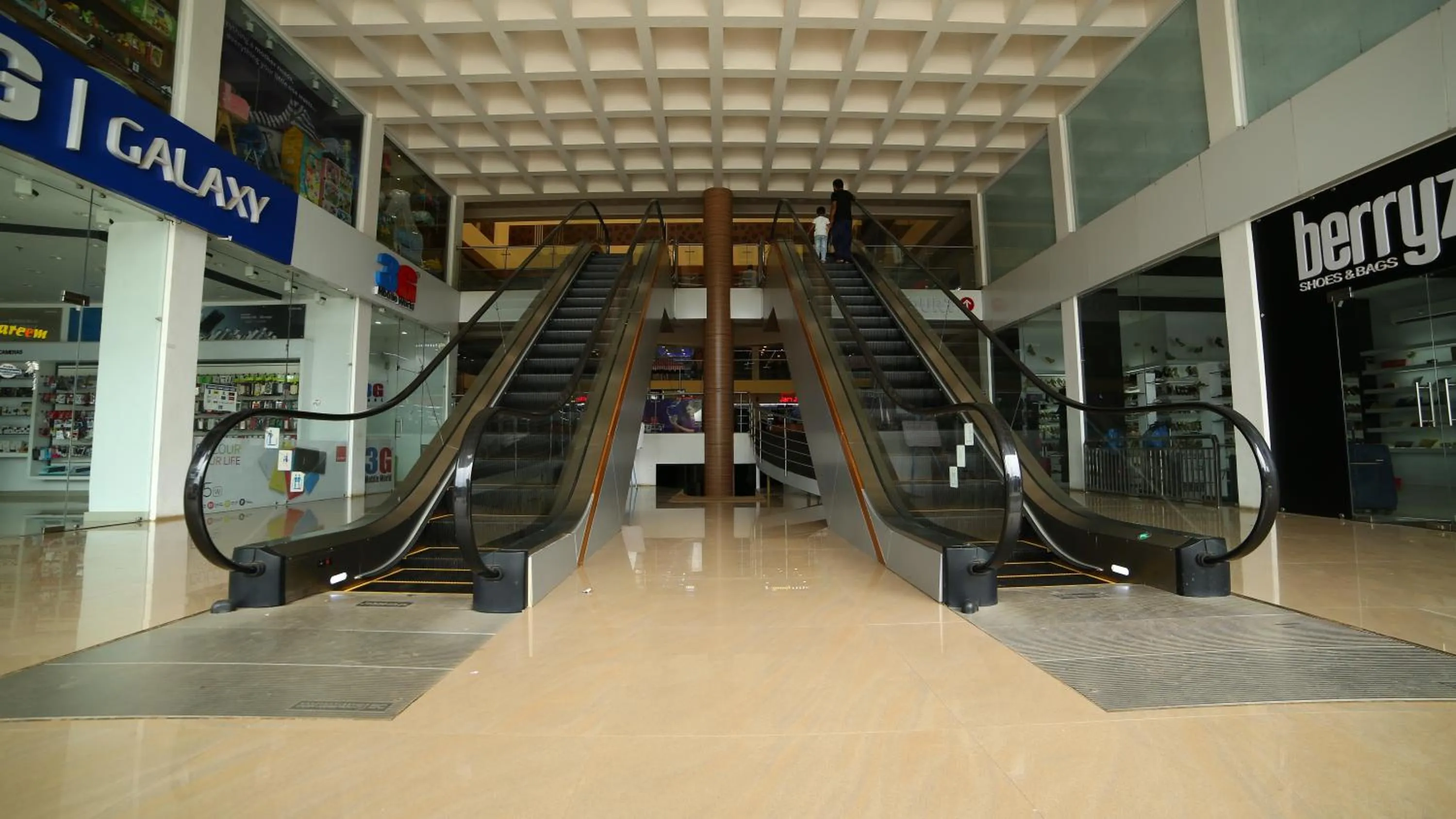 Area and facilities in Vavas Inn & Suites