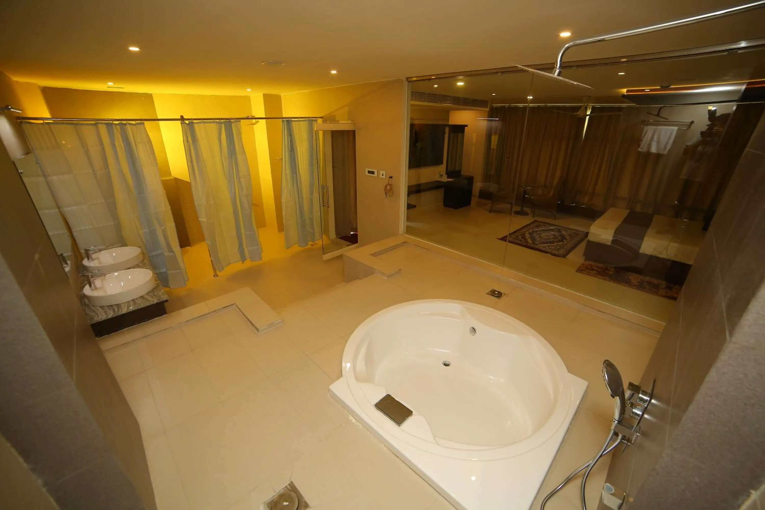 Bathroom in Vavas Inn & Suites