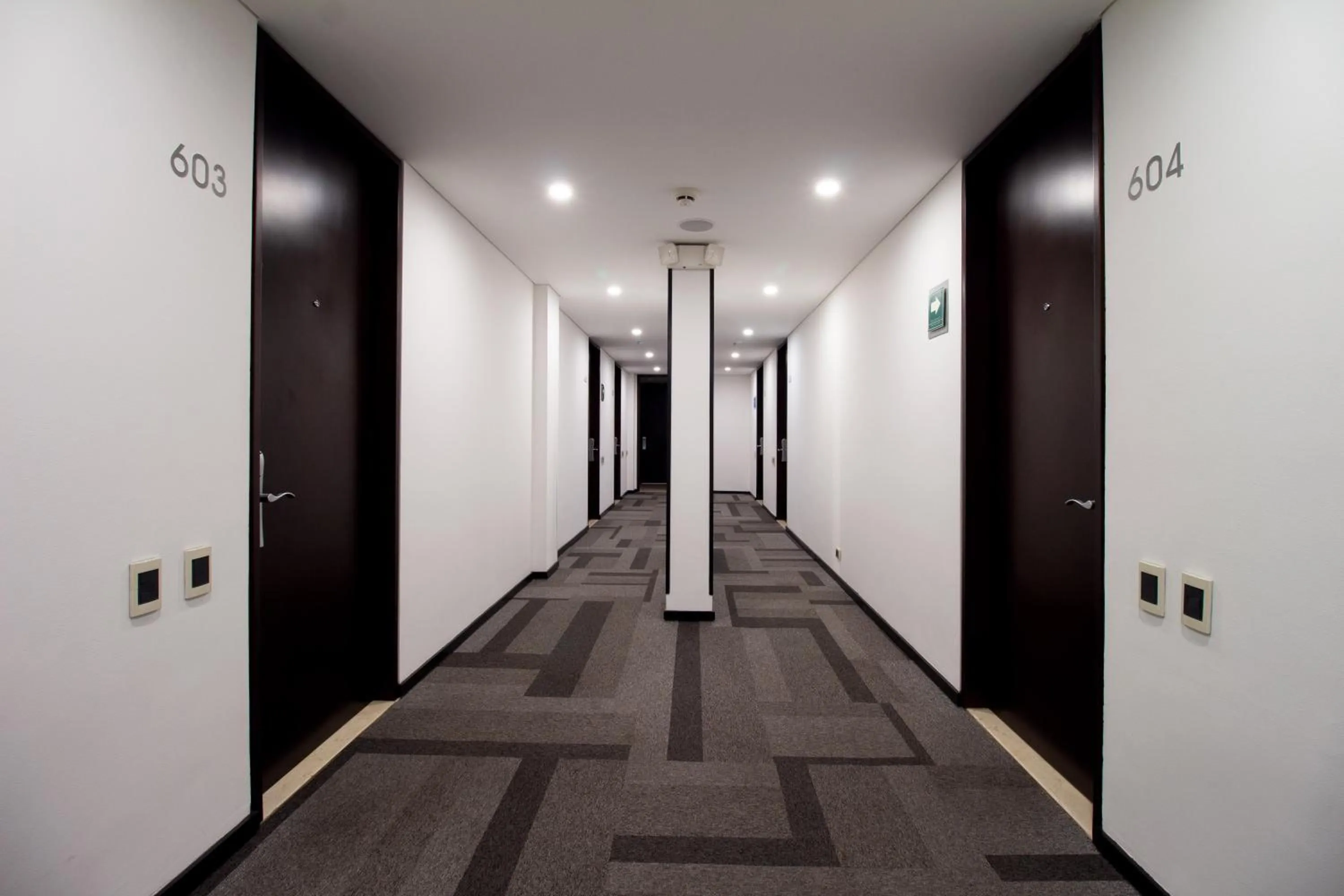 Business facilities in Hotel Madisson Inn Luxury By GEH Suites