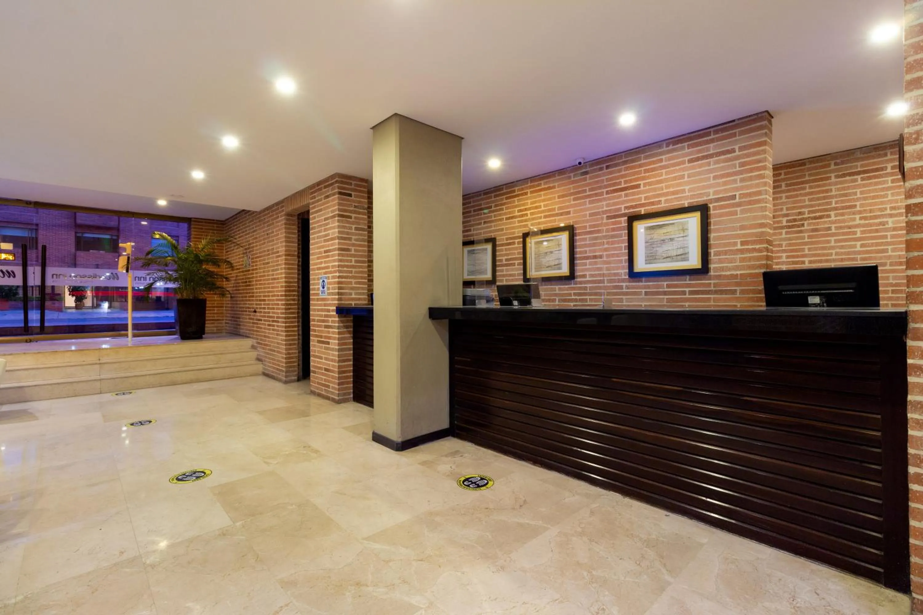Lobby or reception in Hotel Madisson Inn Luxury By GEH Suites