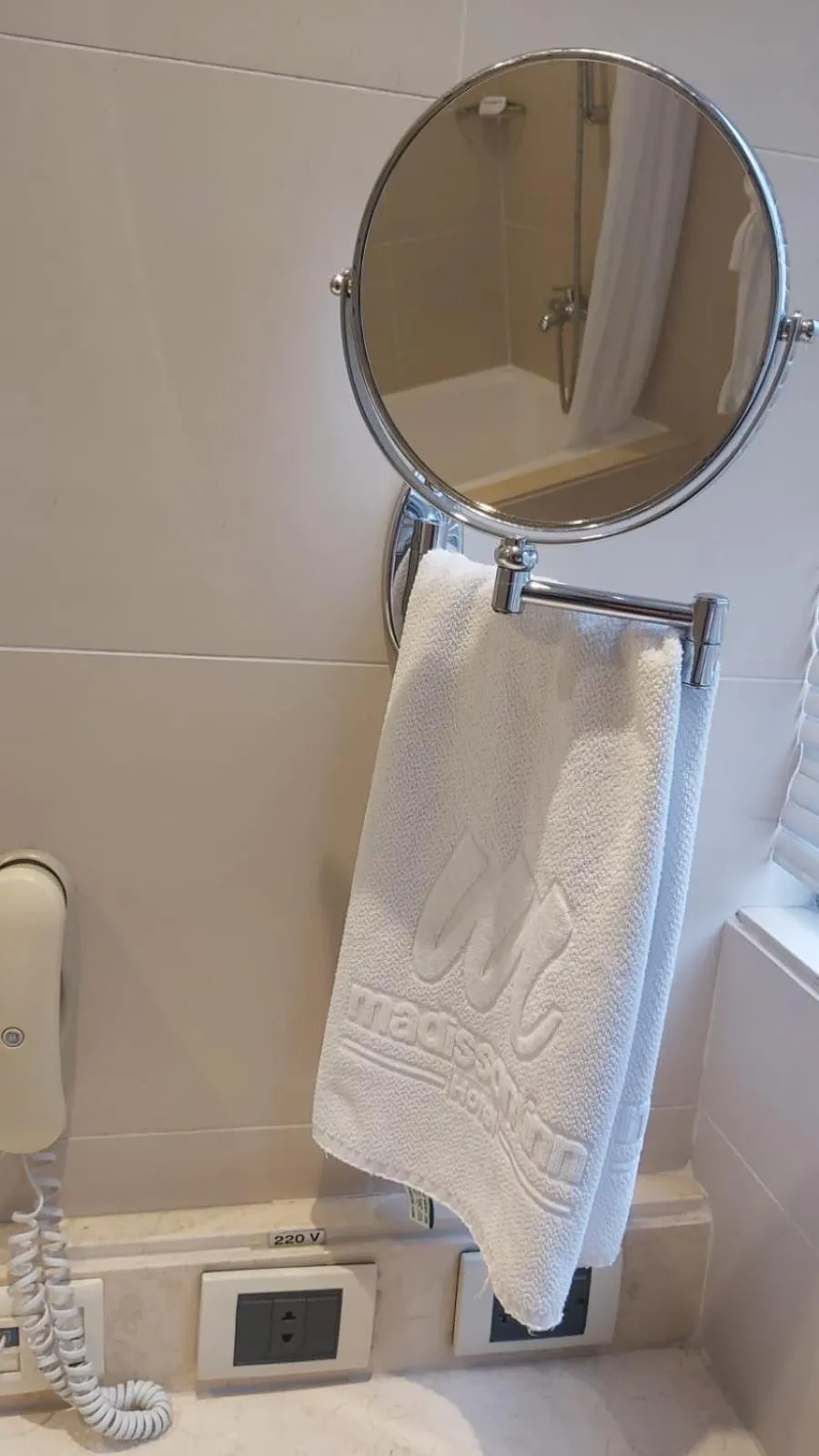 Bathroom in Hotel Madisson Inn Luxury By GEH Suites