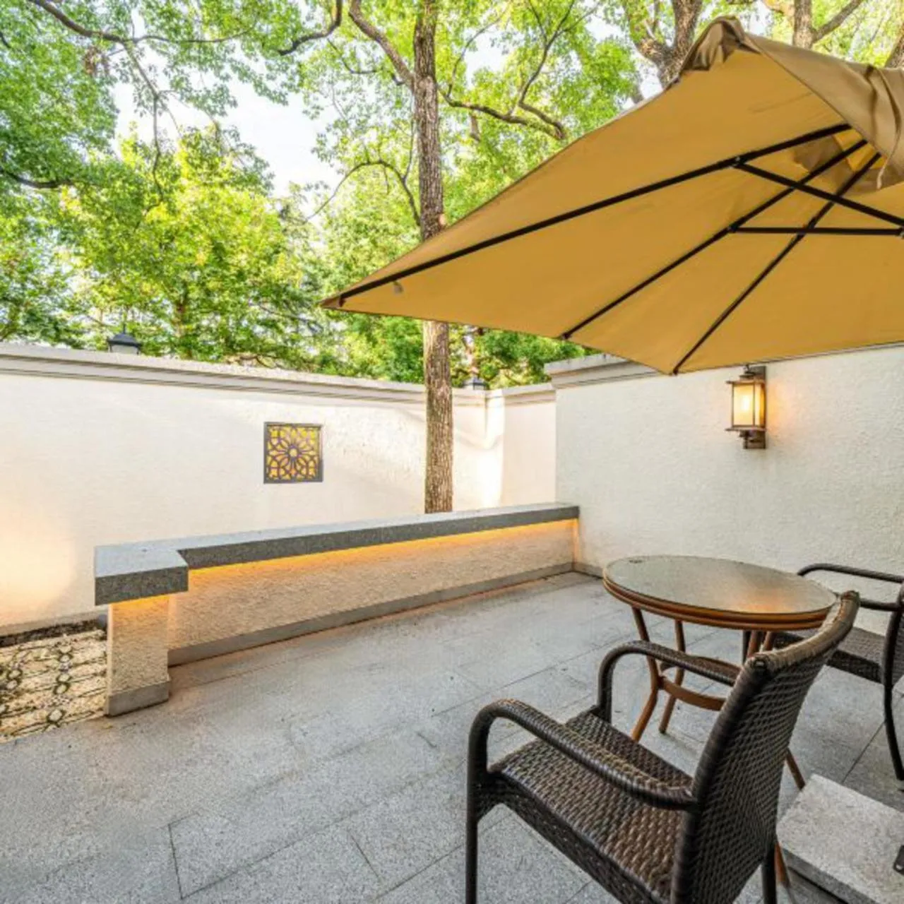 Balcony/Terrace in Hong Qiao State Guest House