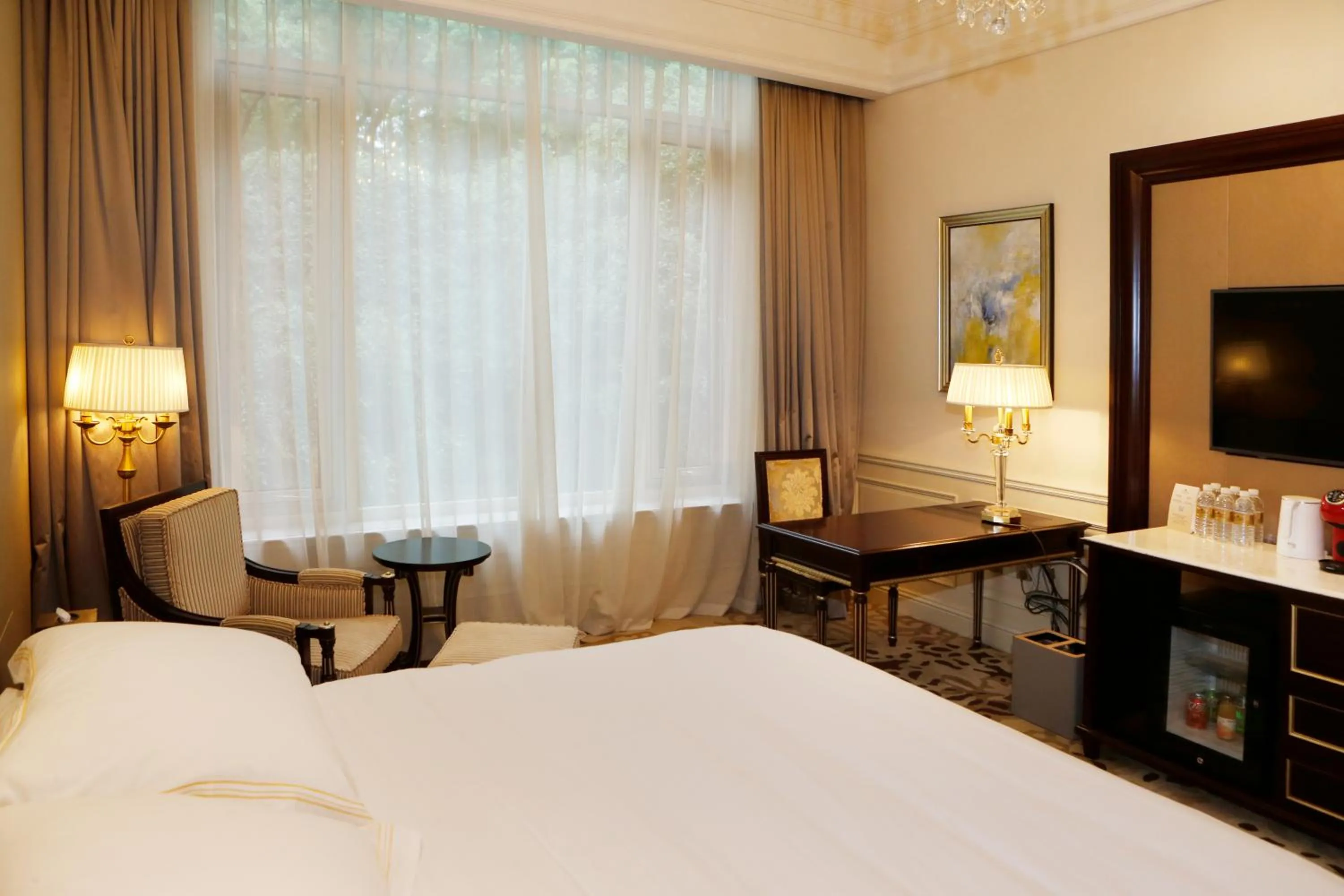 Bedroom, Bed in Hong Qiao State Guest House