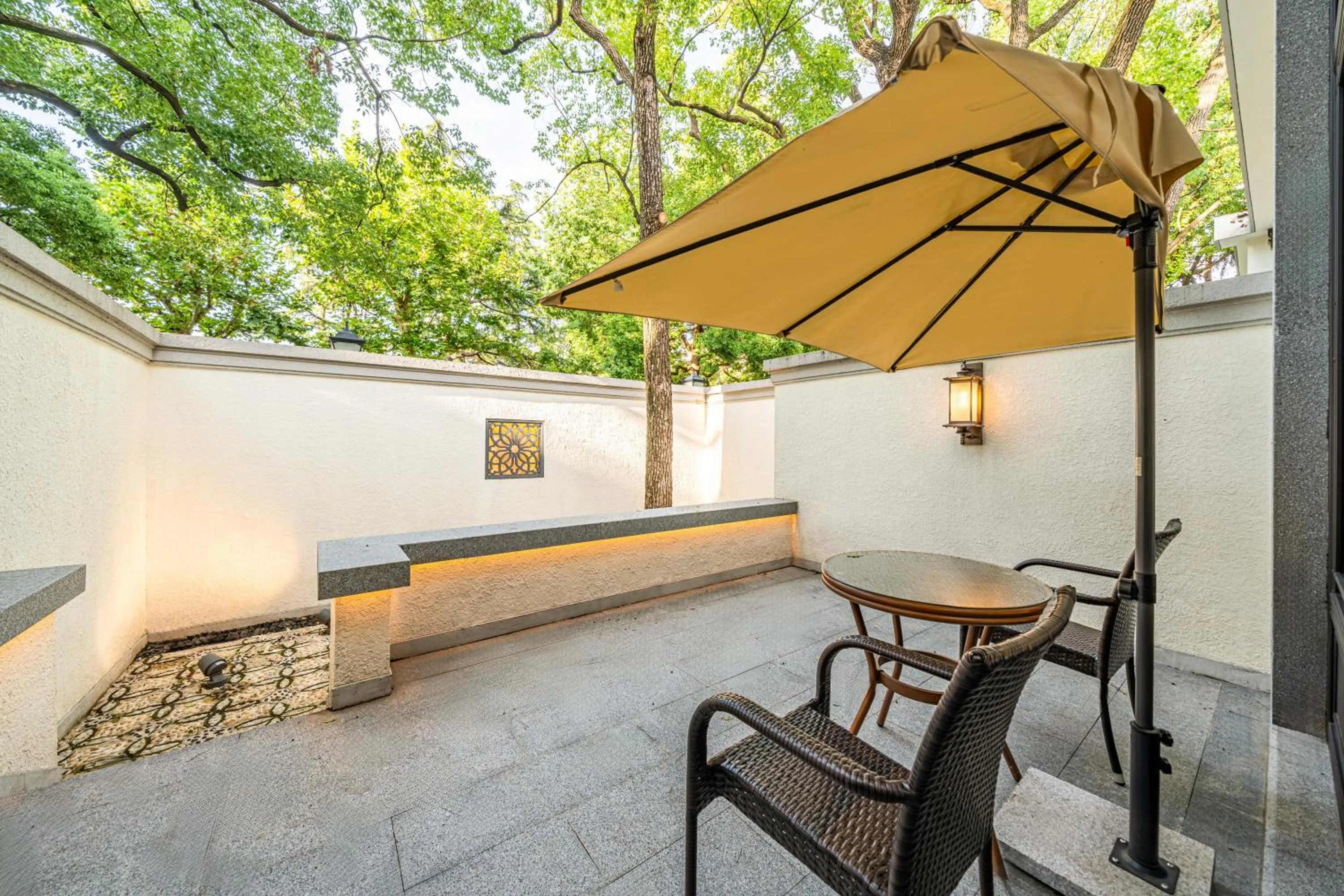 Balcony/Terrace in Hong Qiao State Guest House