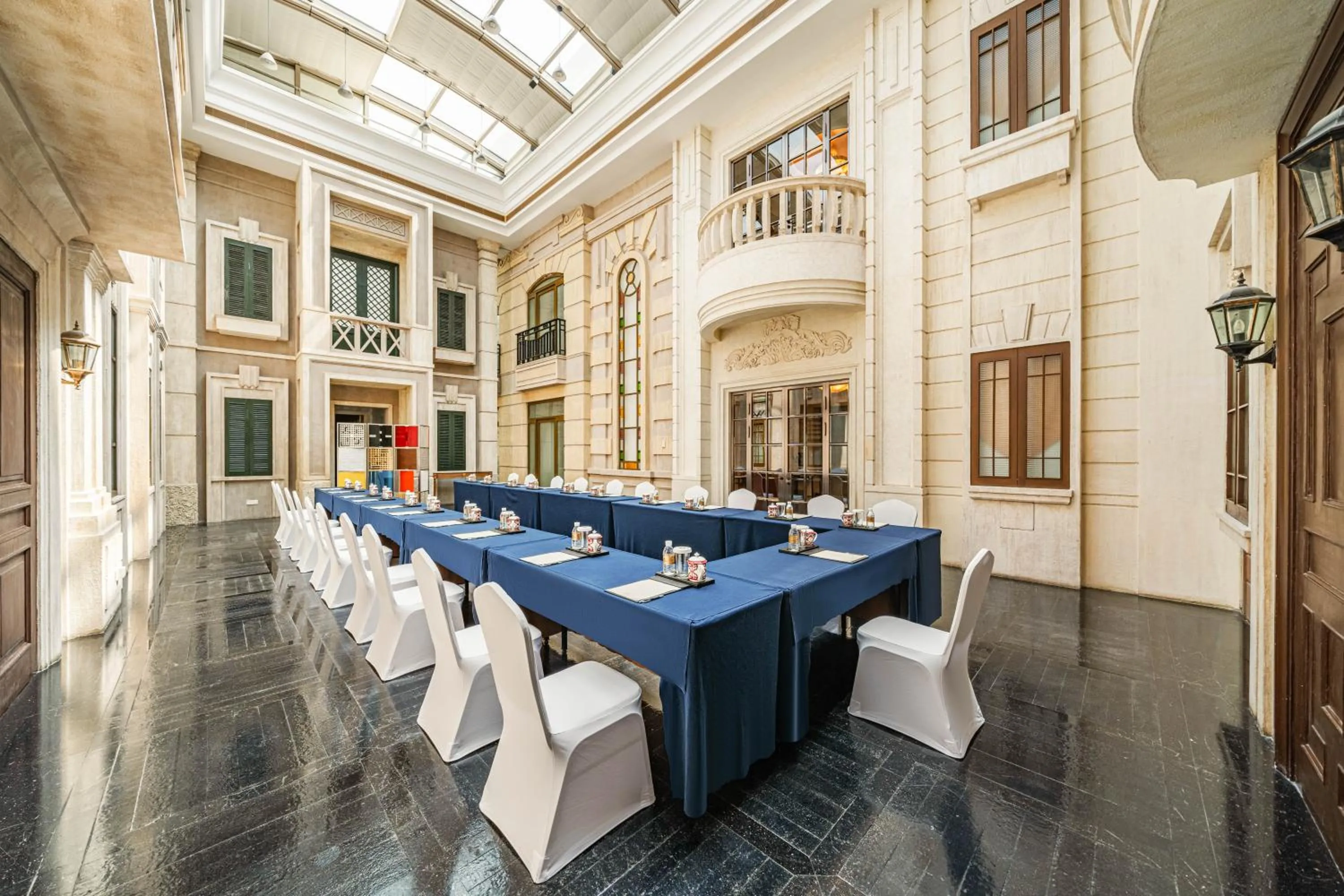 Meeting/conference room in Hong Qiao State Guest House