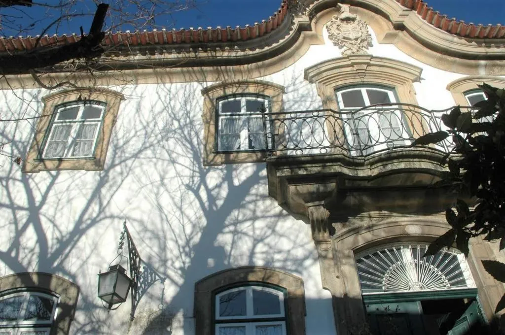 Property building in Casa Das Obras