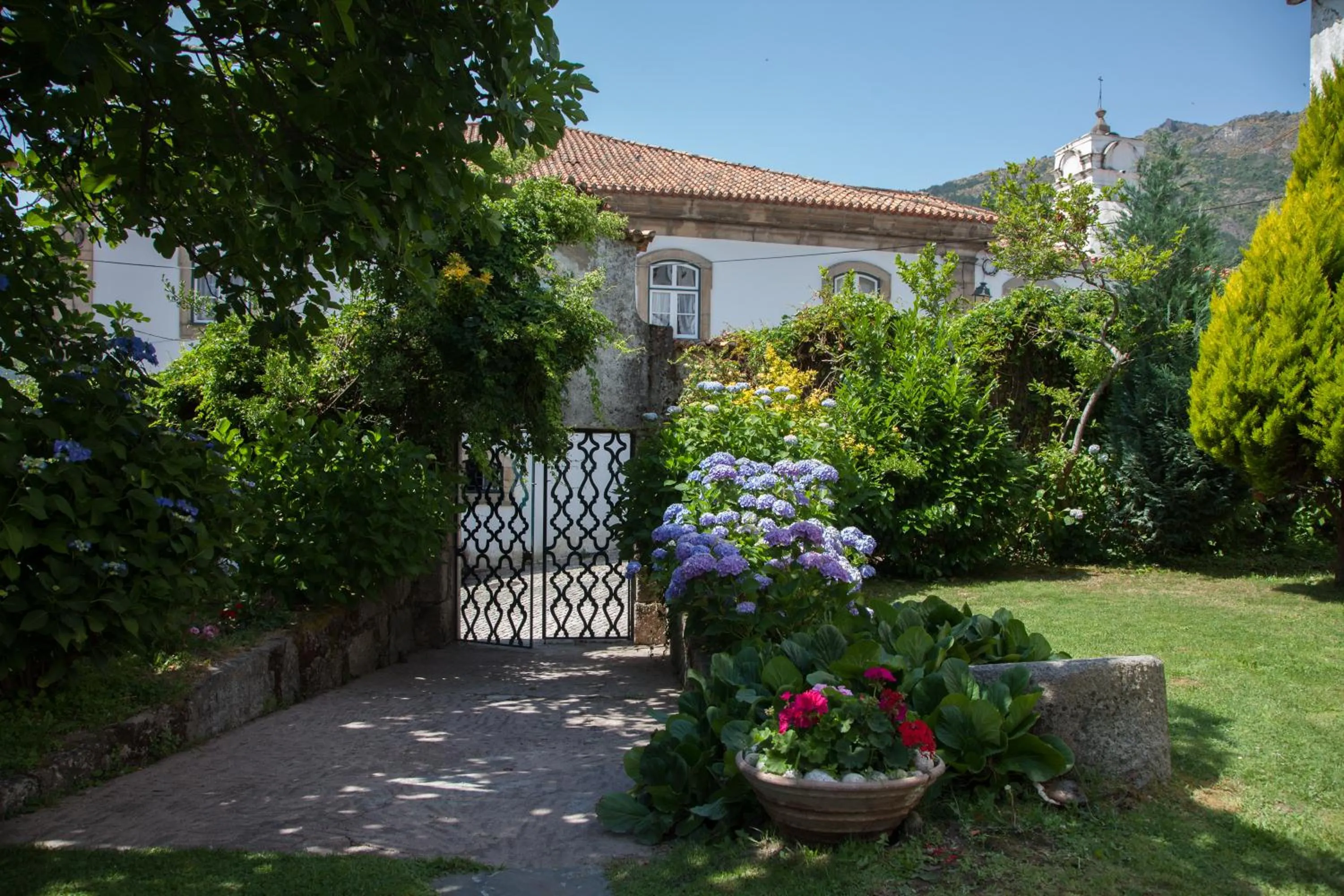 Property building in Casa Das Obras