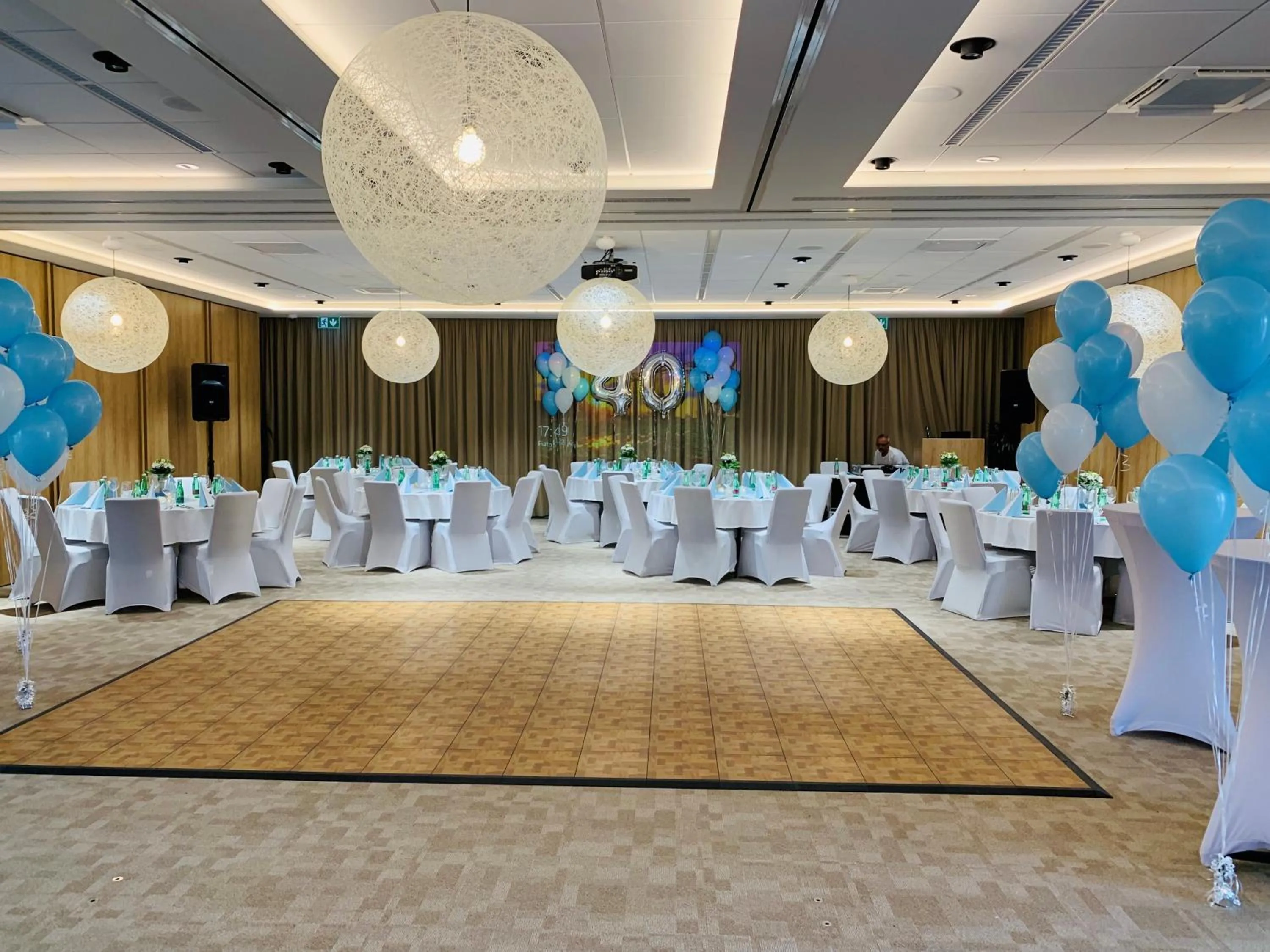 wedding in Hotel Color