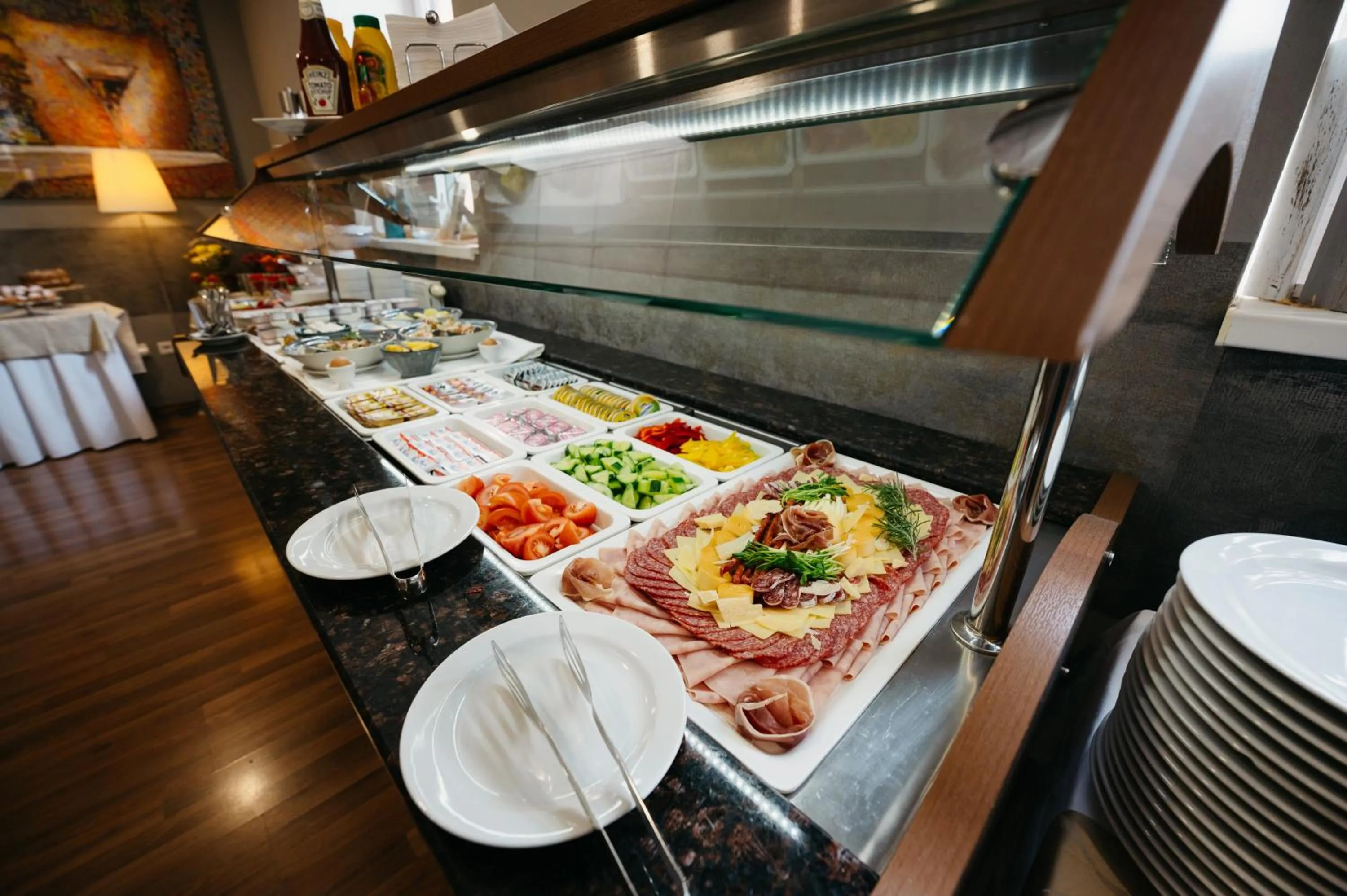 Breakfast in Hotel Color