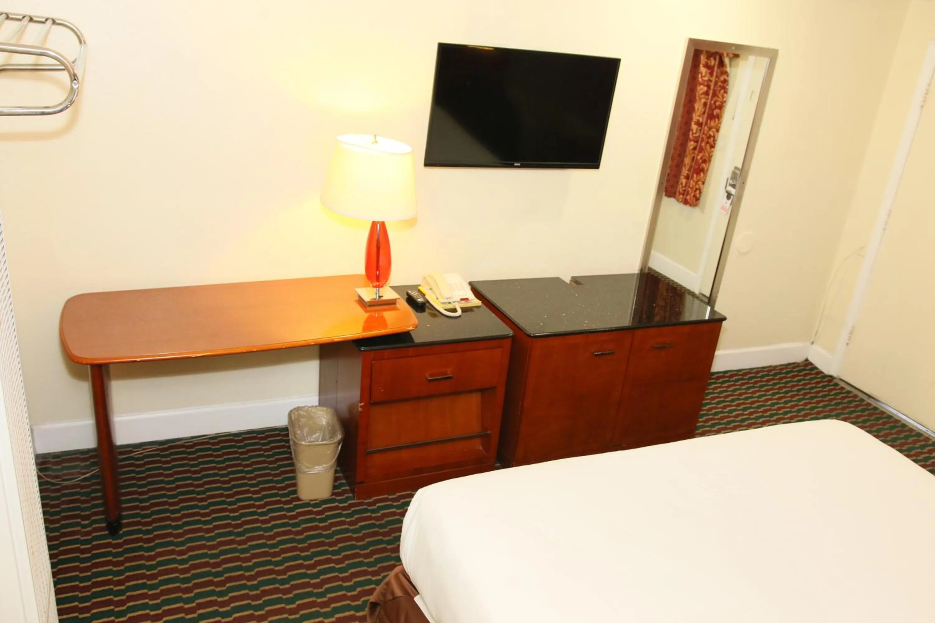 TV and multimedia, Bed in Town and Country Inn