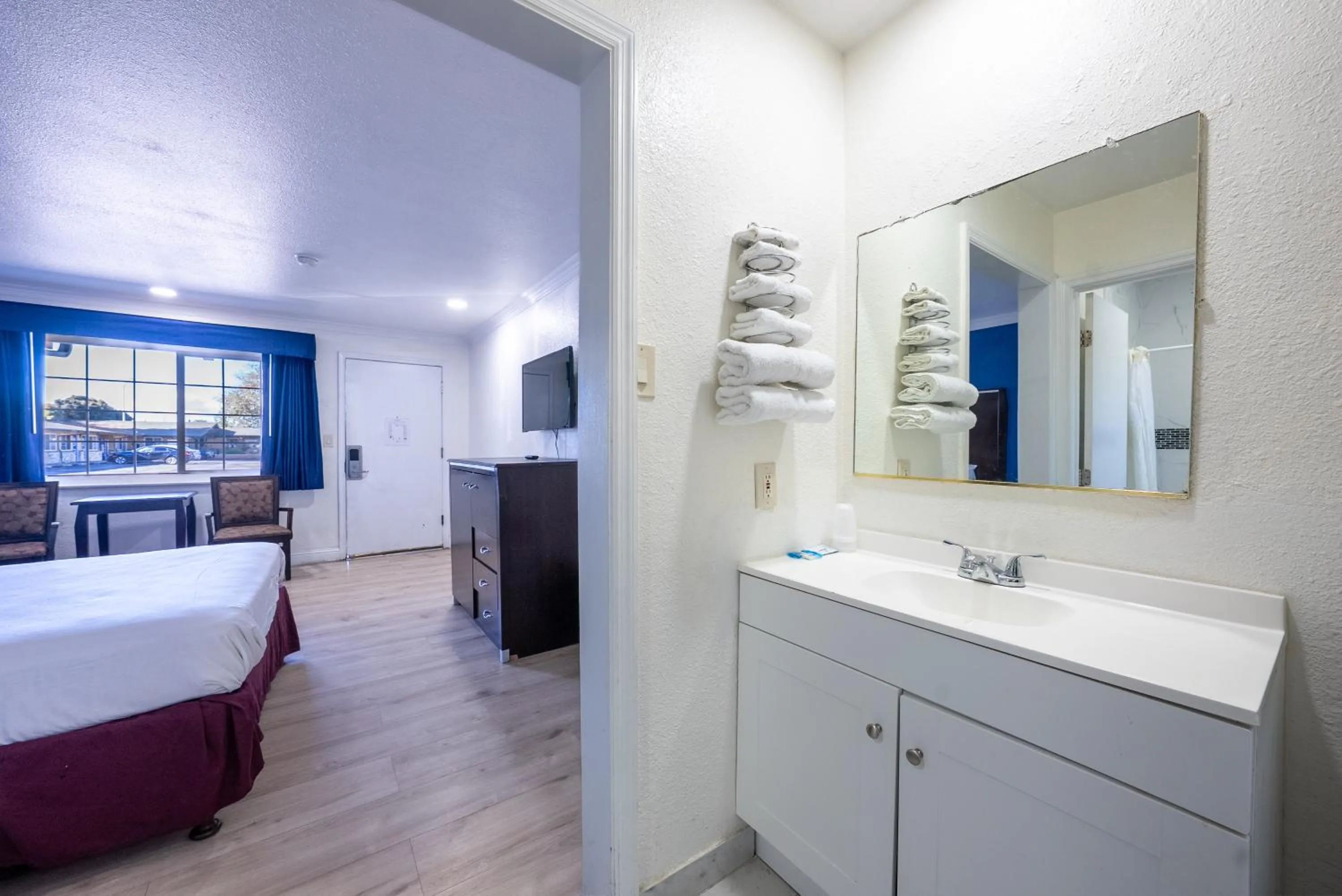 Bed in Town and Country Inn