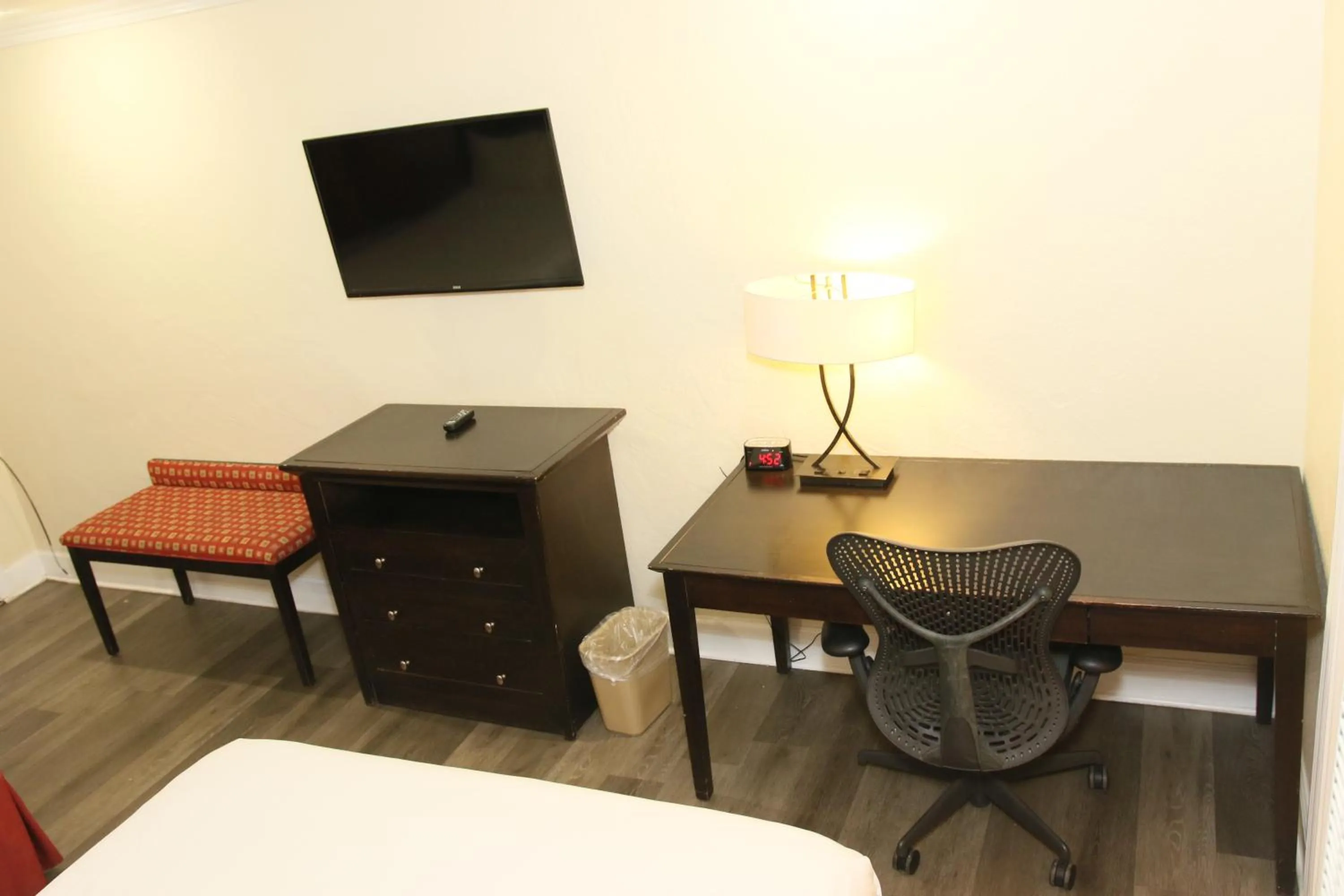 TV and multimedia in Town and Country Inn