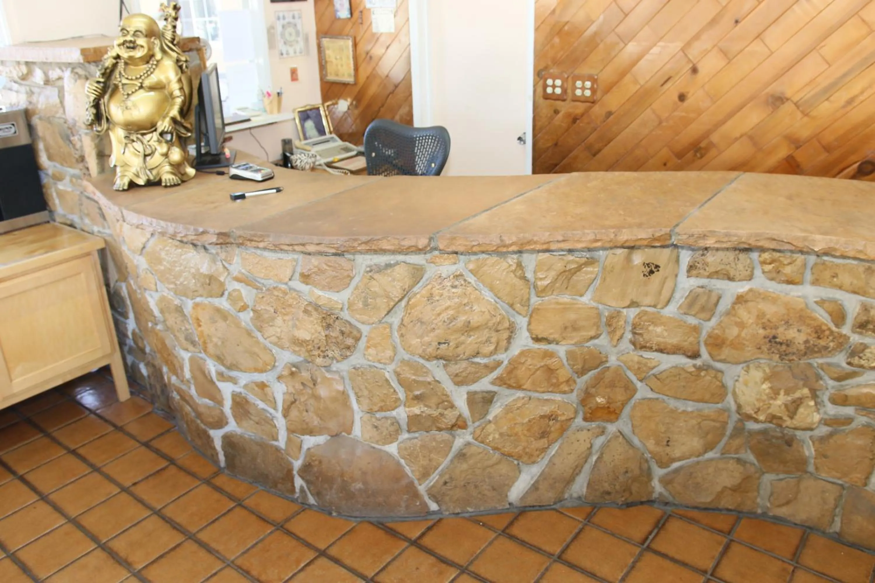 Lobby or reception in Town and Country Inn