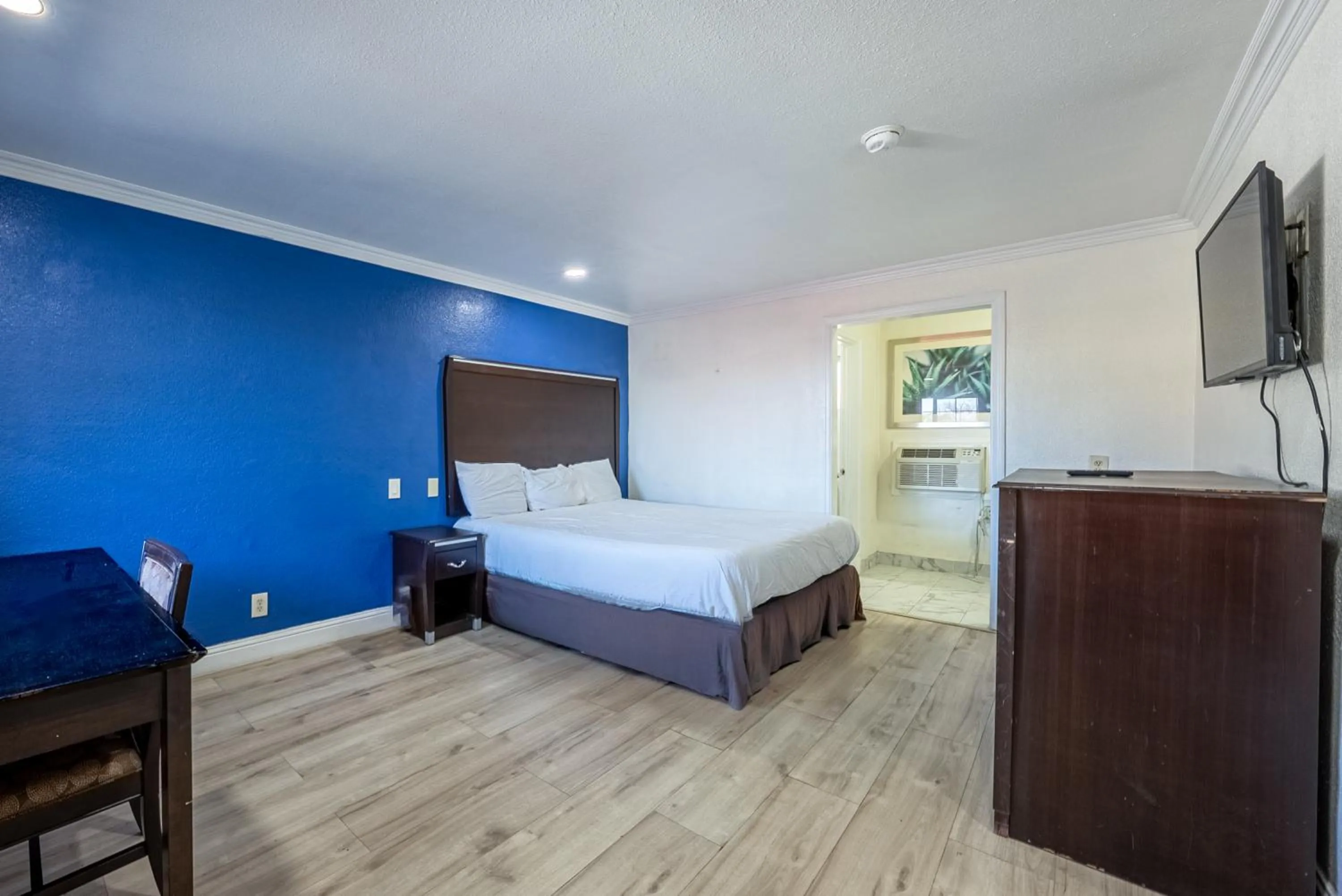 Bed in Town and Country Inn