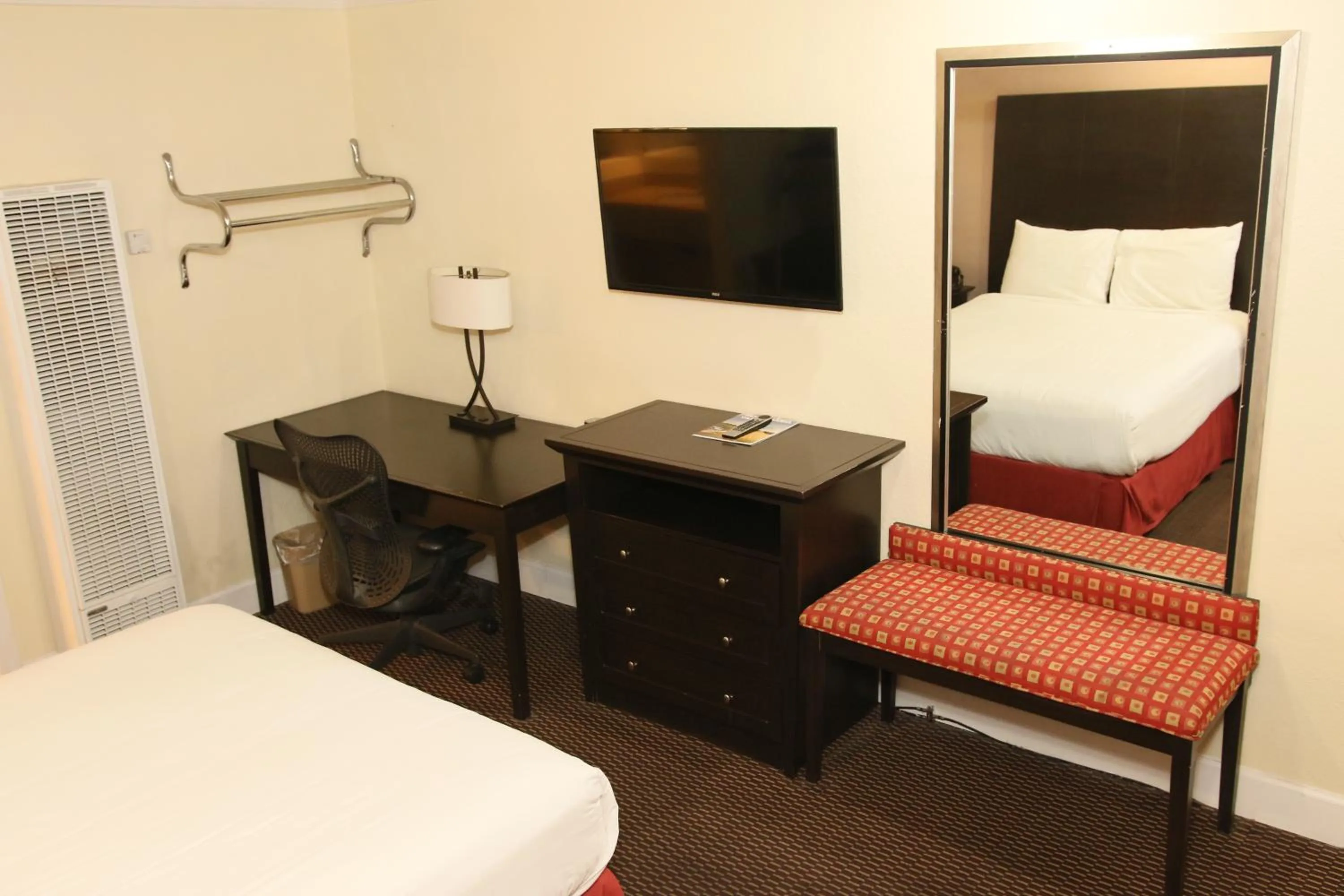 TV and multimedia, Bed in Town and Country Inn