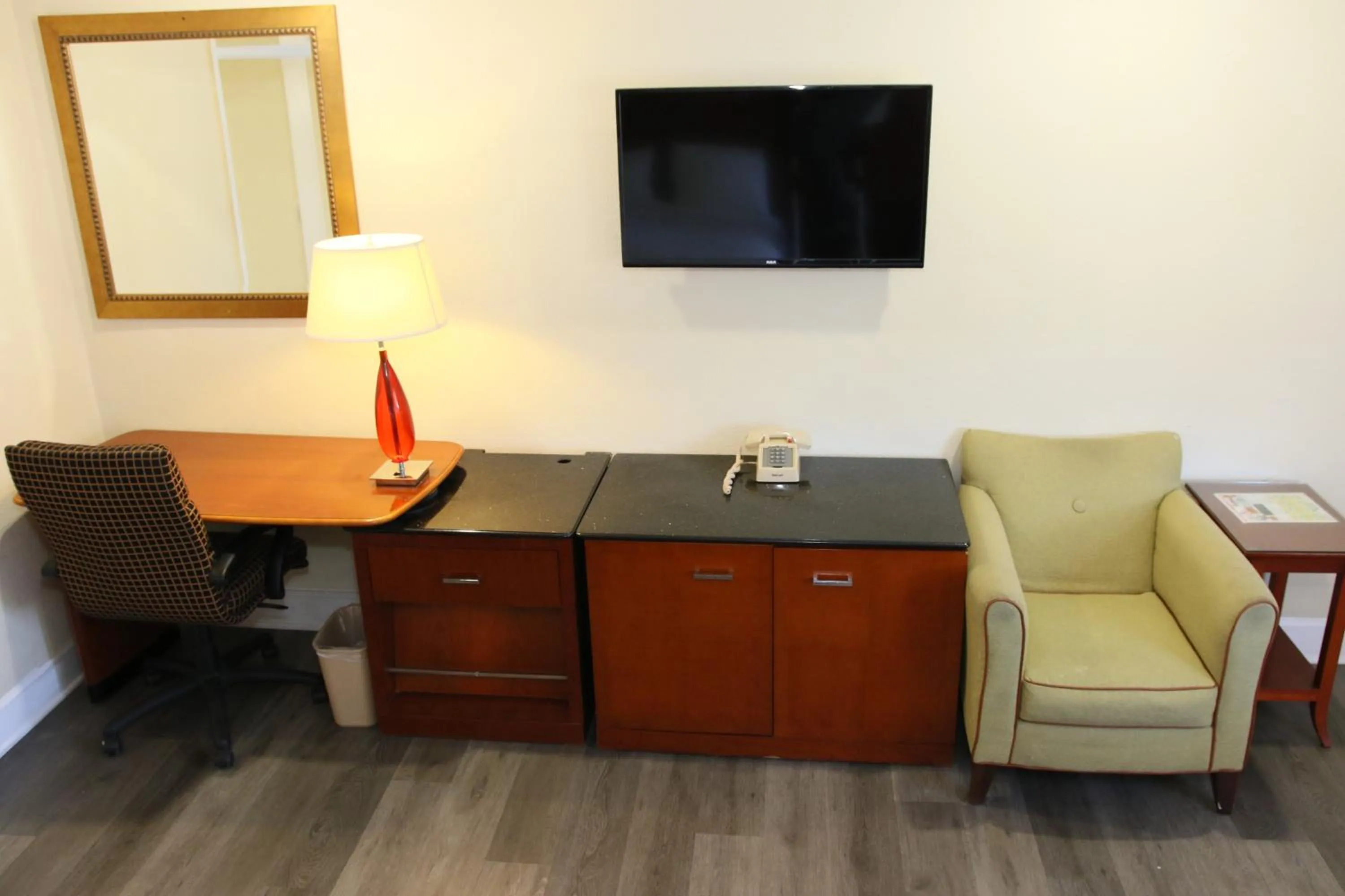 TV and multimedia in Town and Country Inn