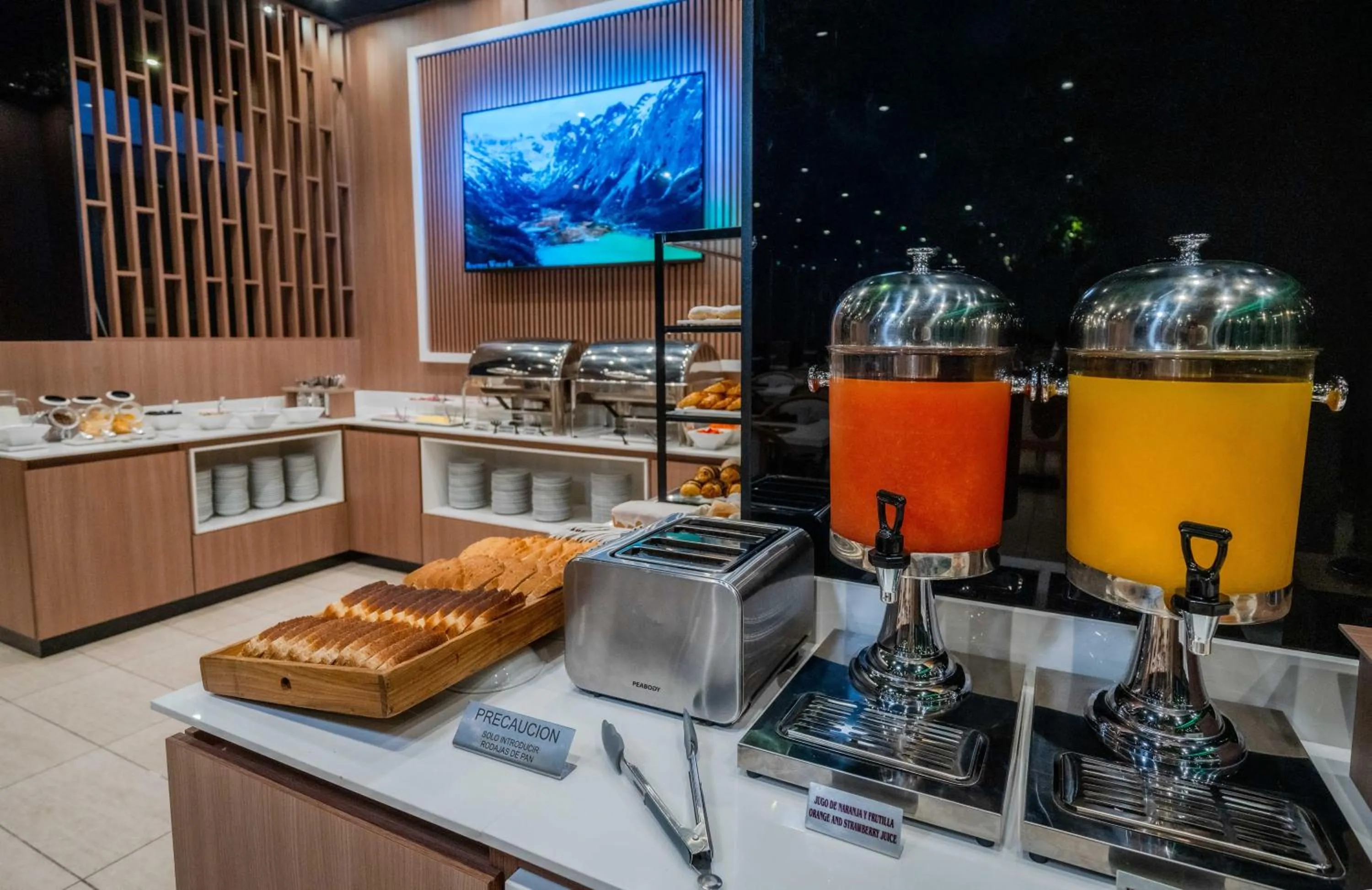 Breakfast in Holiday Inn Rosario by IHG