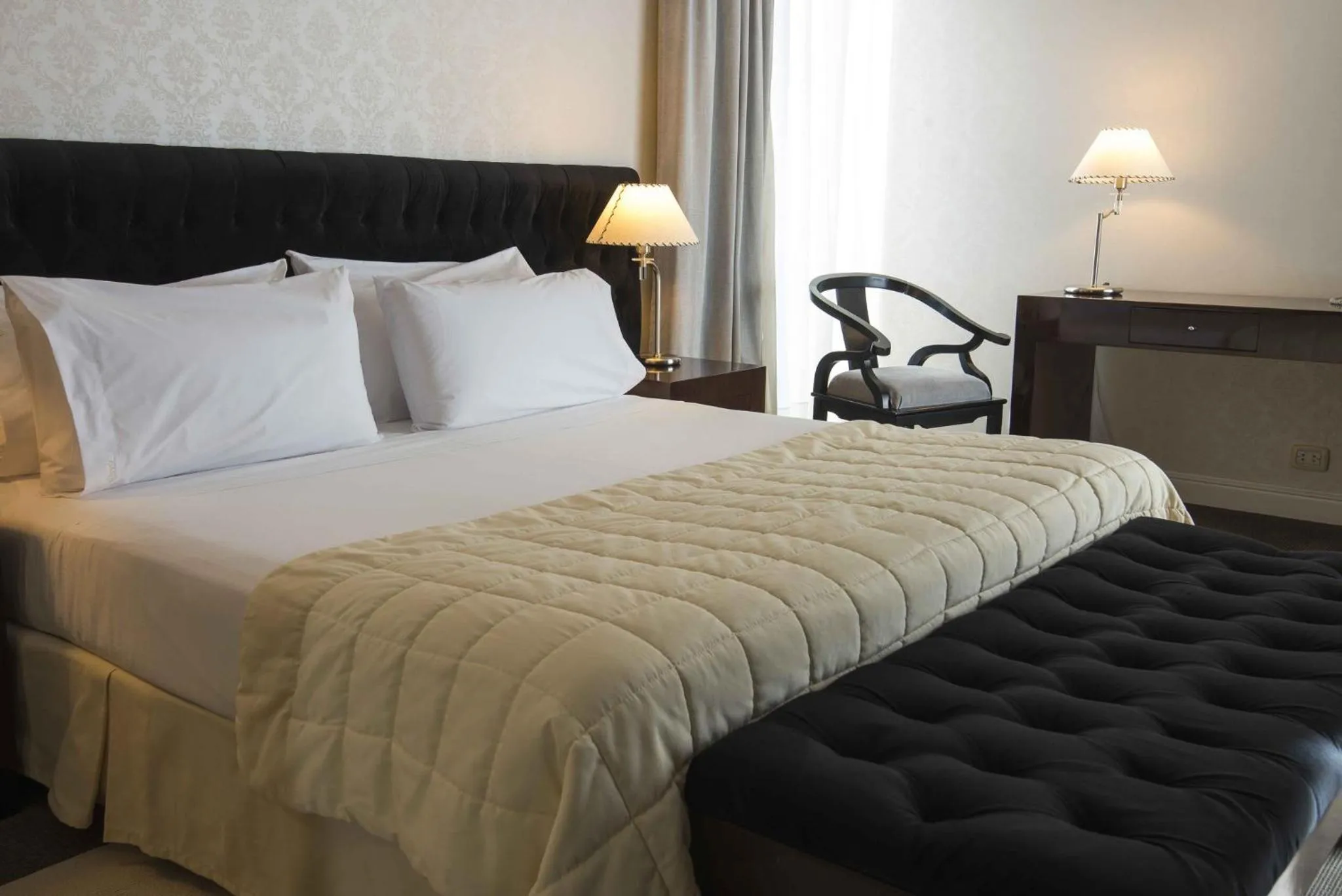 Photo of the whole room, Bed in Holiday Inn Rosario by IHG